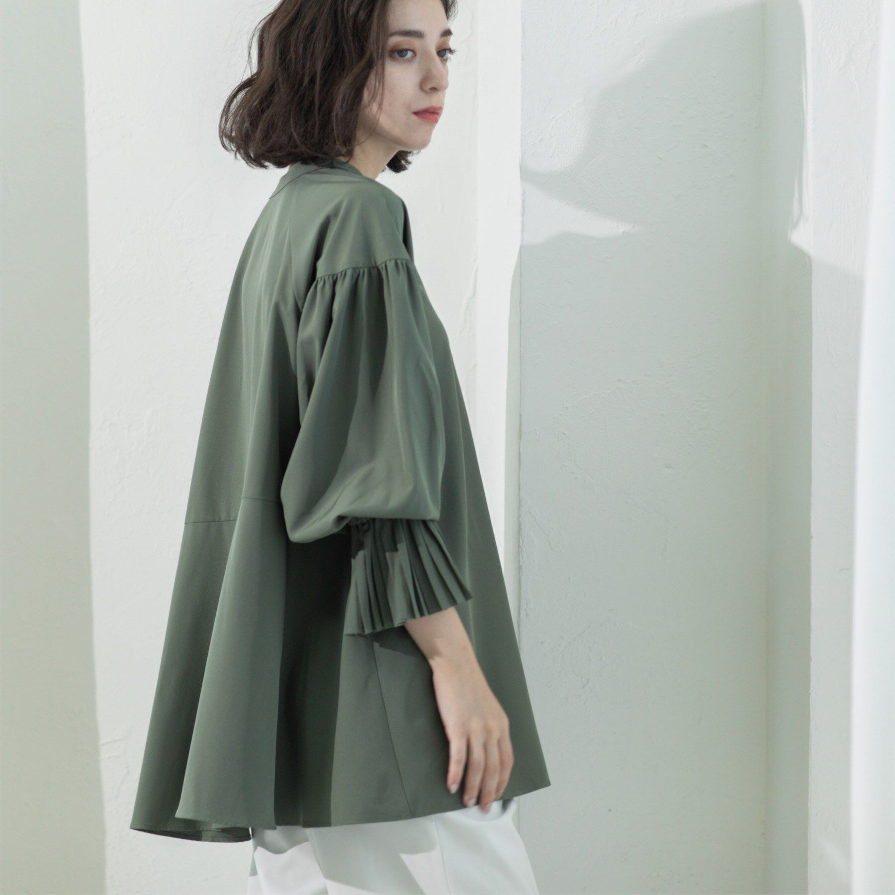 OPAQUE.CLIP「プリーツキャンディスリーブブラウス【洗濯機洗い可】」|シャツ・ブラウス|カーキ(029)
