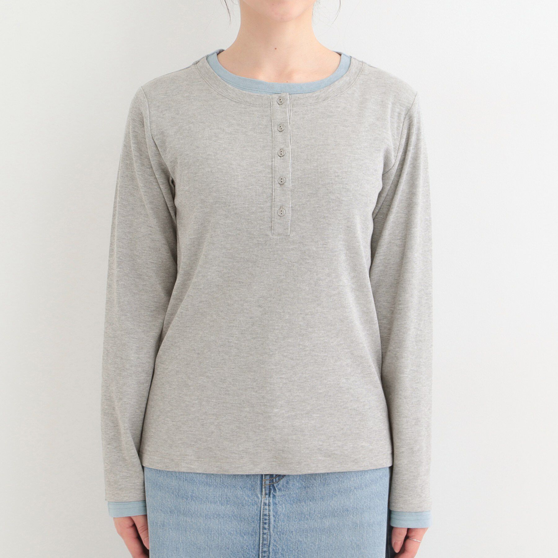 SHOO･LA･RUE「【洗濯機可/S-LL】1枚でサマ見え レイヤード風配色 ヘンリーネックロンT」|Tシャツ・カットソー|