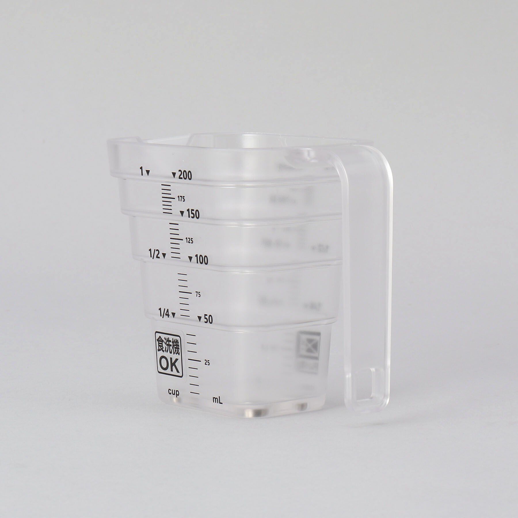 212 KITCHEN STORE「マグネット段々計量カップ 200ml WH 山崎実業 ＜tower タワー＞」|食器・キッチングッズ|