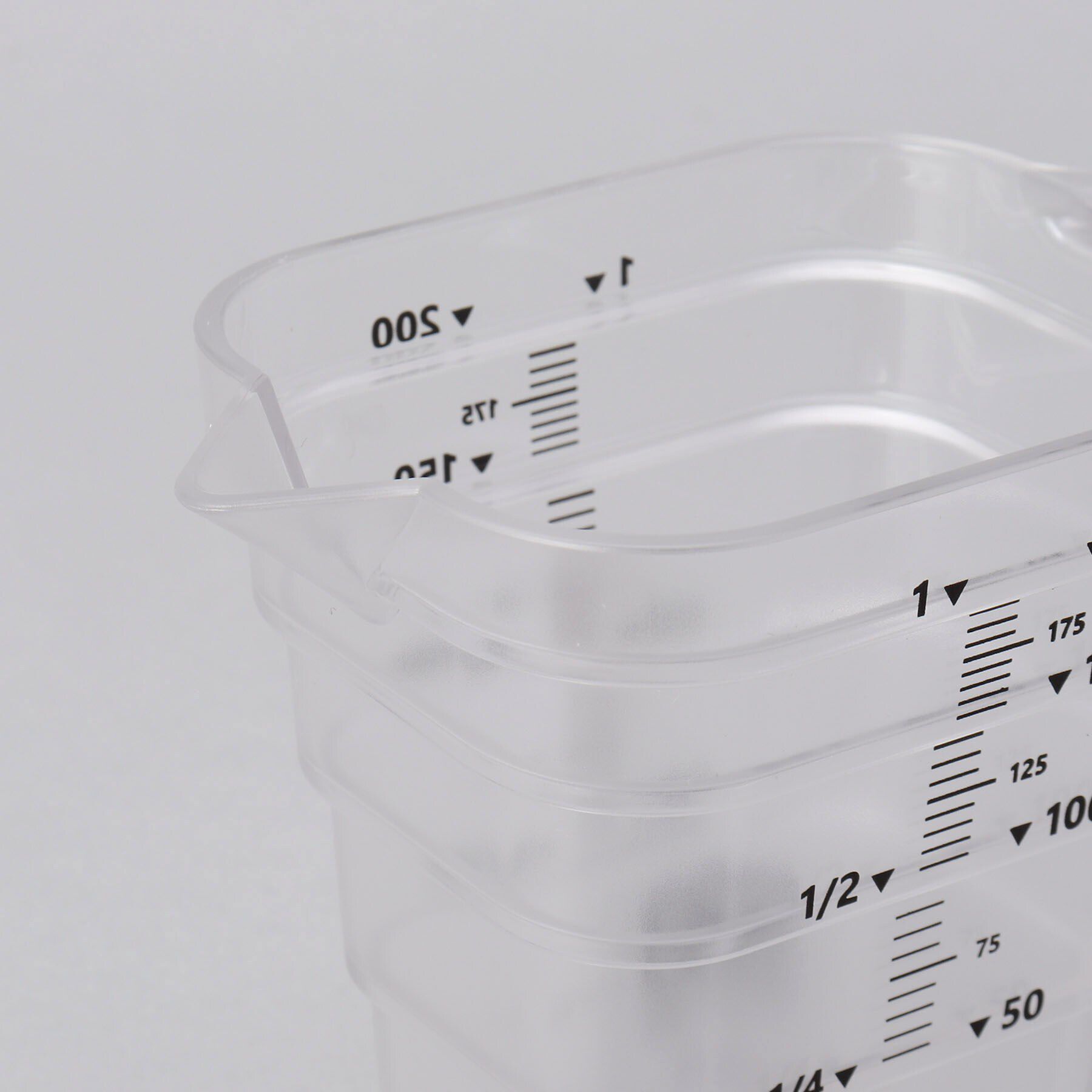 212 KITCHEN STORE「マグネット段々計量カップ 200ml WH 山崎実業 ＜tower タワー＞」|食器・キッチングッズ|