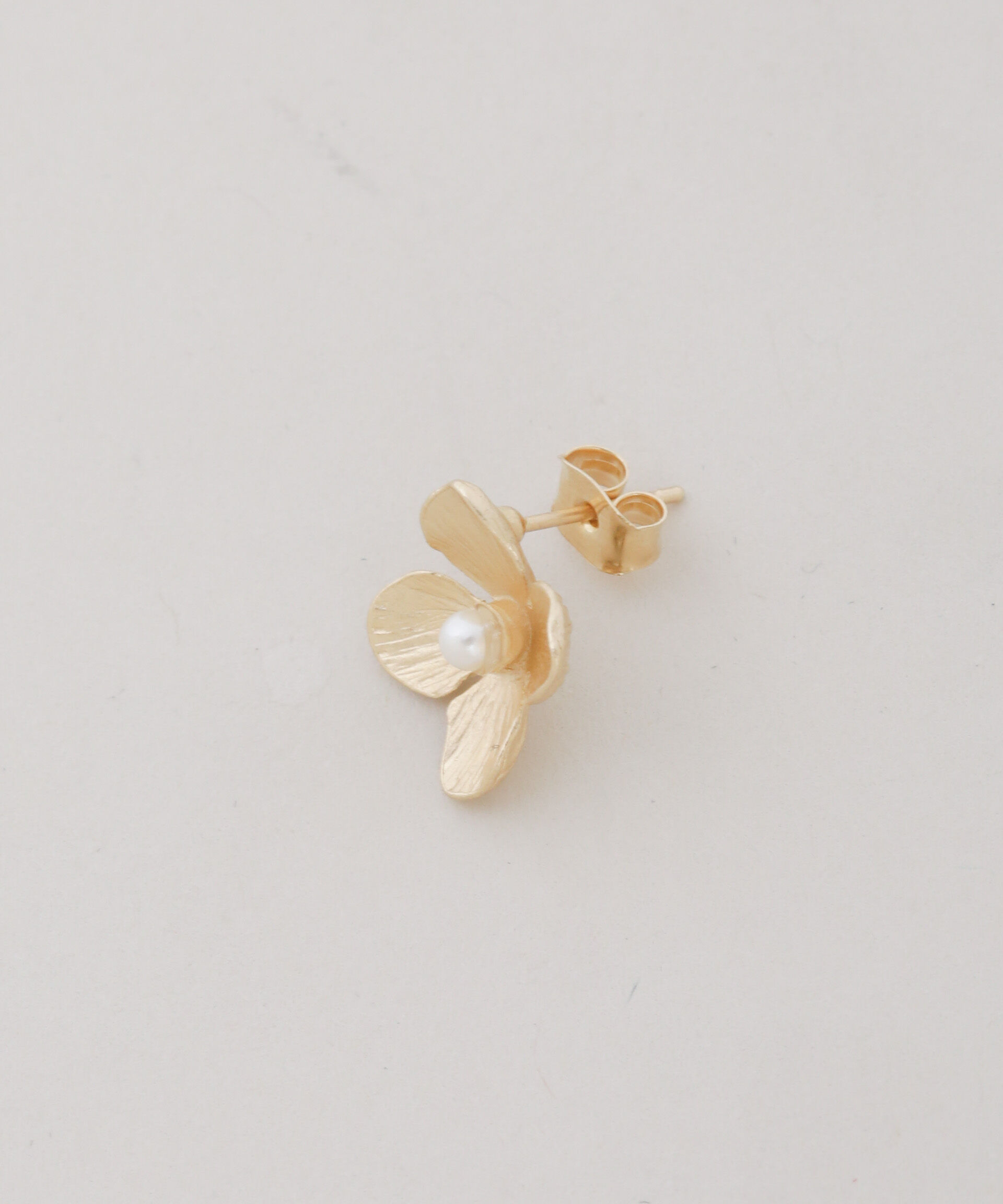 nano･universe「フラワーモチーフピアス」|ピアス|