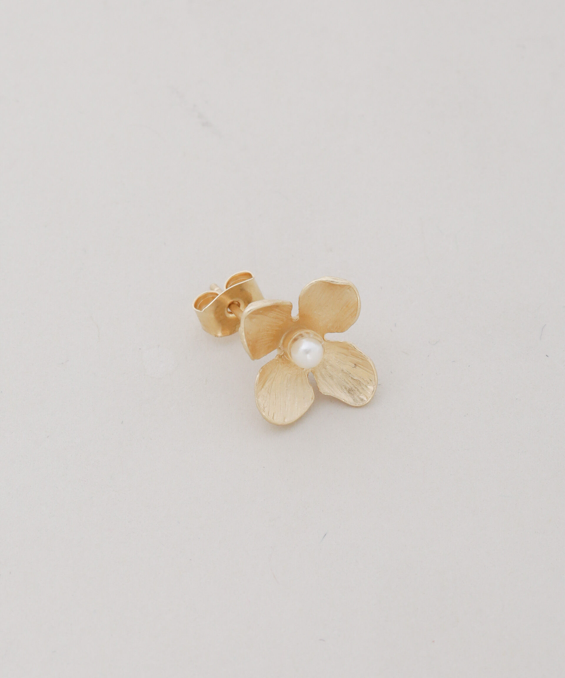 nano･universe「フラワーモチーフピアス」|ピアス|