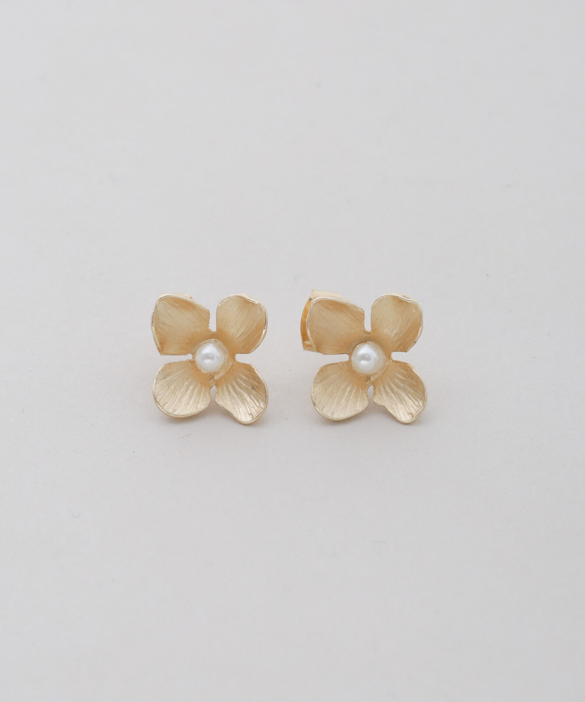 nano･universe「フラワーモチーフピアス」|ピアス|