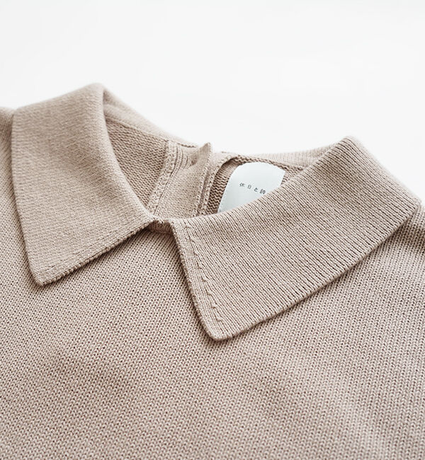 休日と詩「休日のやさしい襟のニット」|ニット・セーター|