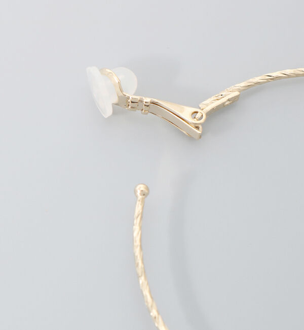 Phoebe「≪雑誌掲載≫ツイストラインフープイヤリング ゴールド」|イヤリング|