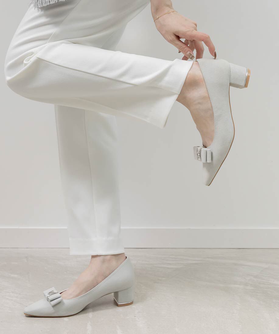  「2WAY ビジューモノグラムリボンパンプス」|パンプス|ライトグレー