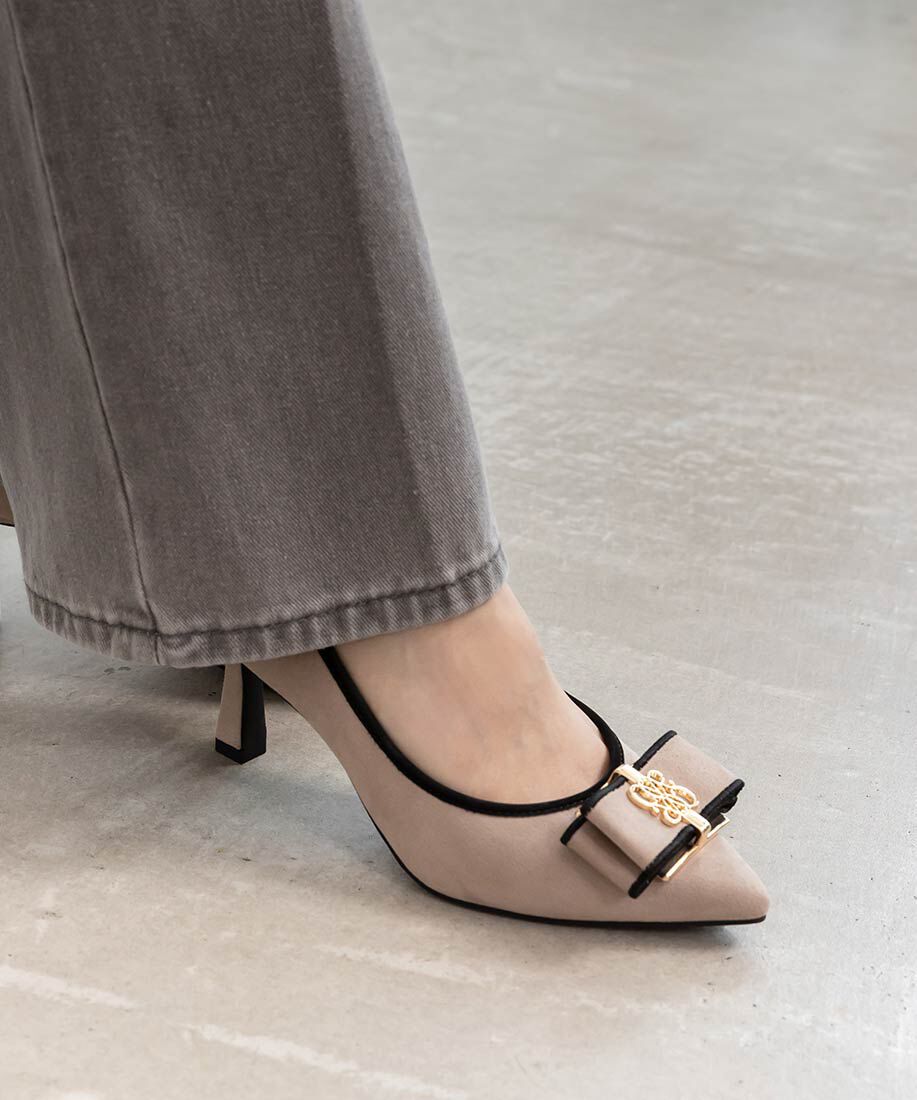  「【走れる美脚パンプス】モノグラムパーツリボンフィットパンプス」|パンプス|ベージュ