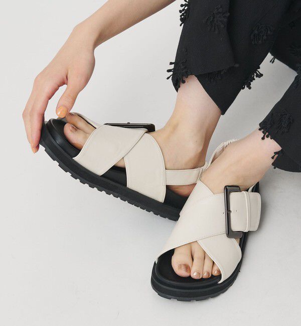 BEAUTY&YOUTH UNITED ARROWS「ビッグバックル クロスストラップ サンダル」|サンダル|OFF WHITE