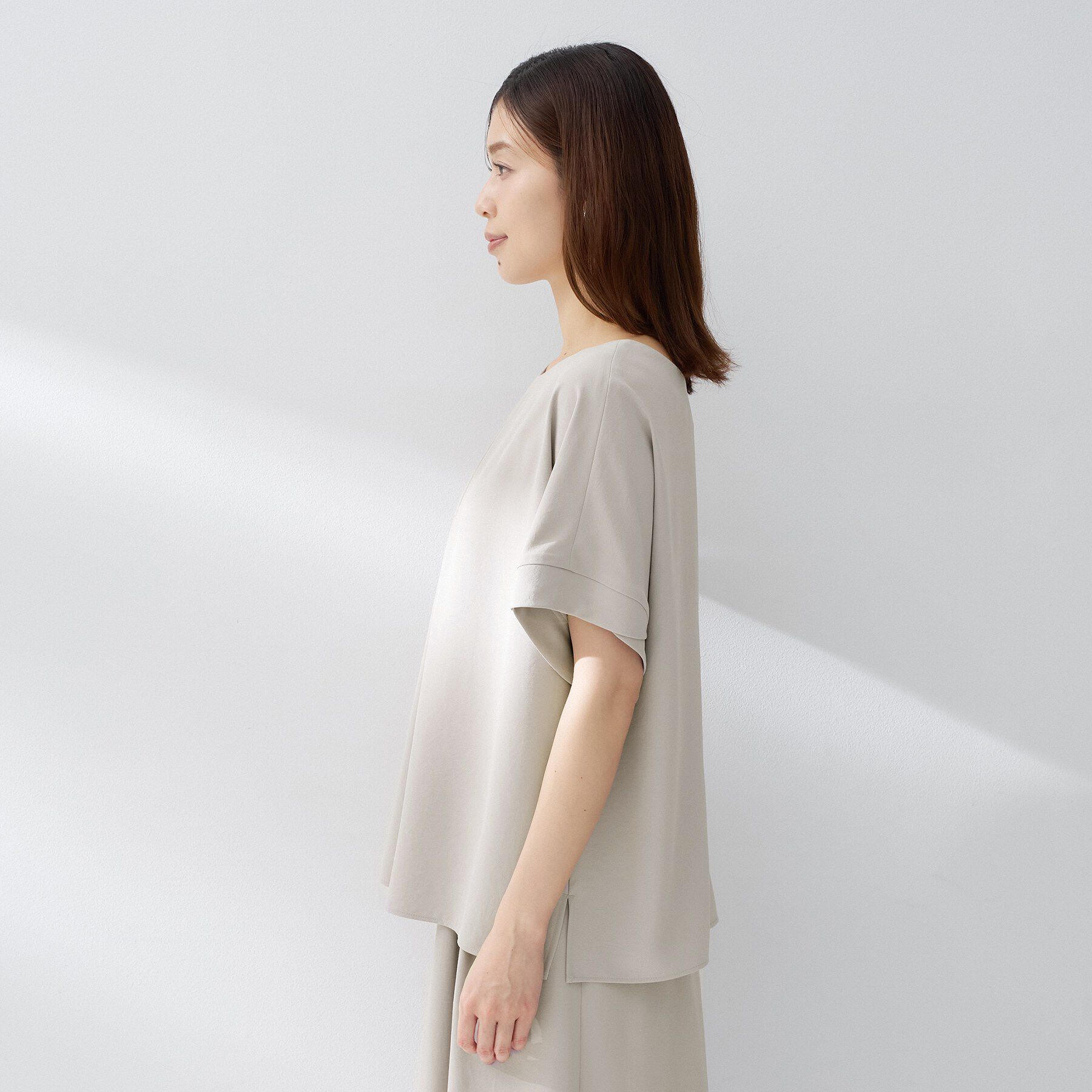 UNTITLED「【夏の名品セットアップが今年も登場！/はっ水/遮熱】リラクミスト 前後2WAYブラウス」|シャツ・ブラウス|