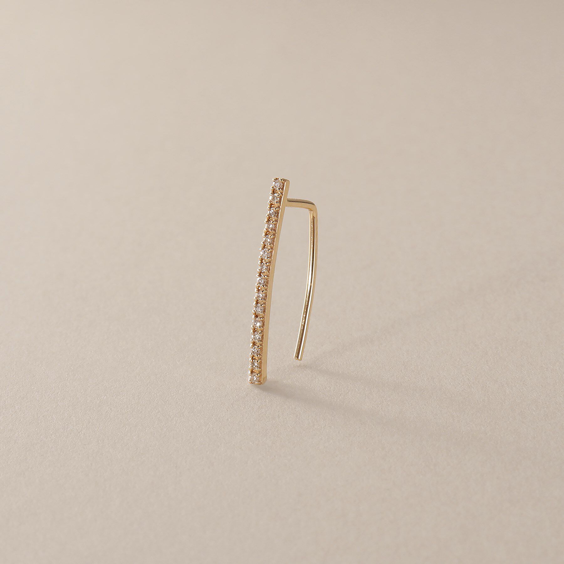 COCOSHNIK「K10ダイヤモンド カーブライン フックピアス」|ピアス|