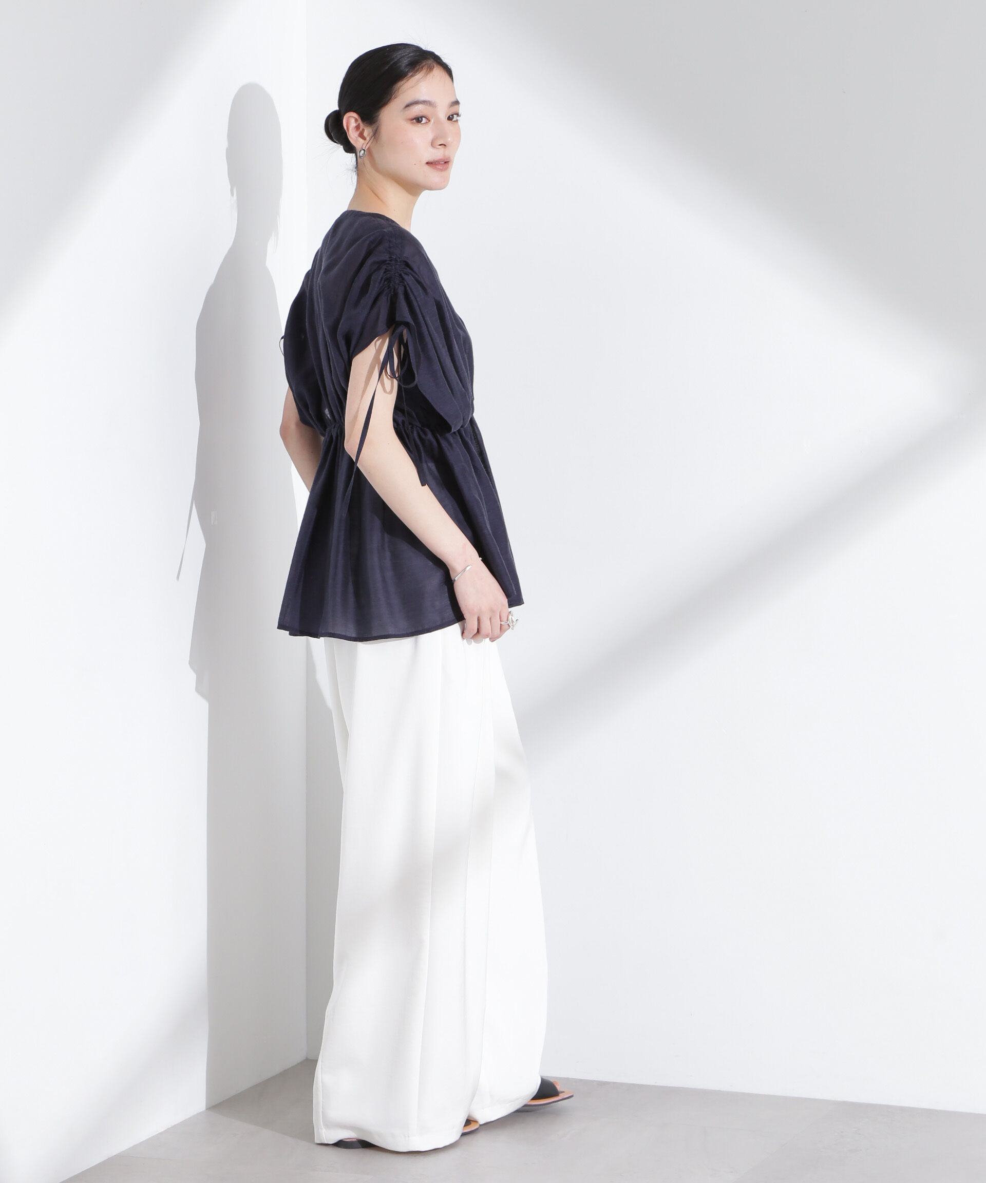 nano･universe「リネン混シアーギャザージップブラウス」|シャツ・ブラウス|