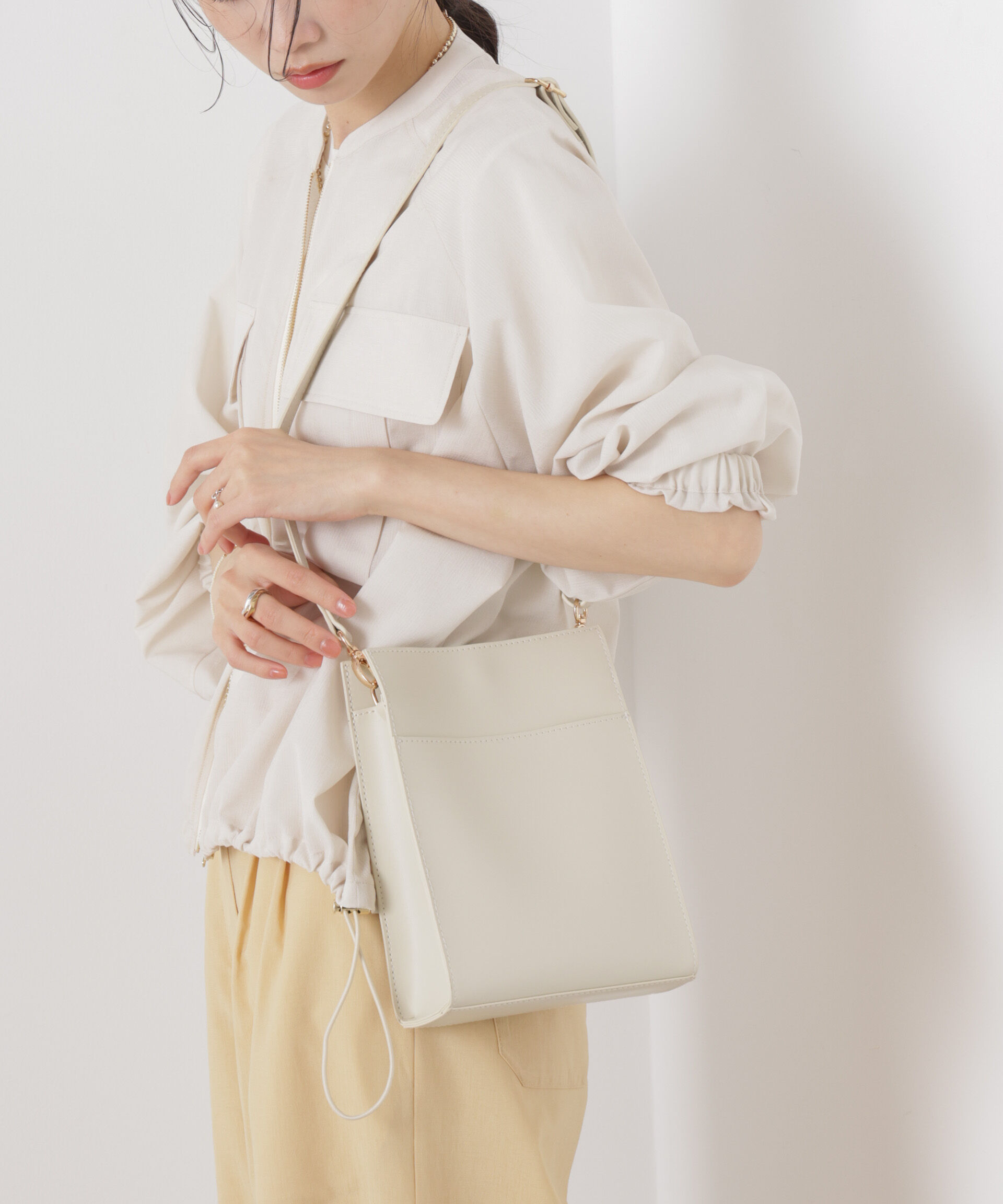 nano･universe「スクエアミニショルダーバッグ」|ショルダー・メッセンジャー|グレージュ3