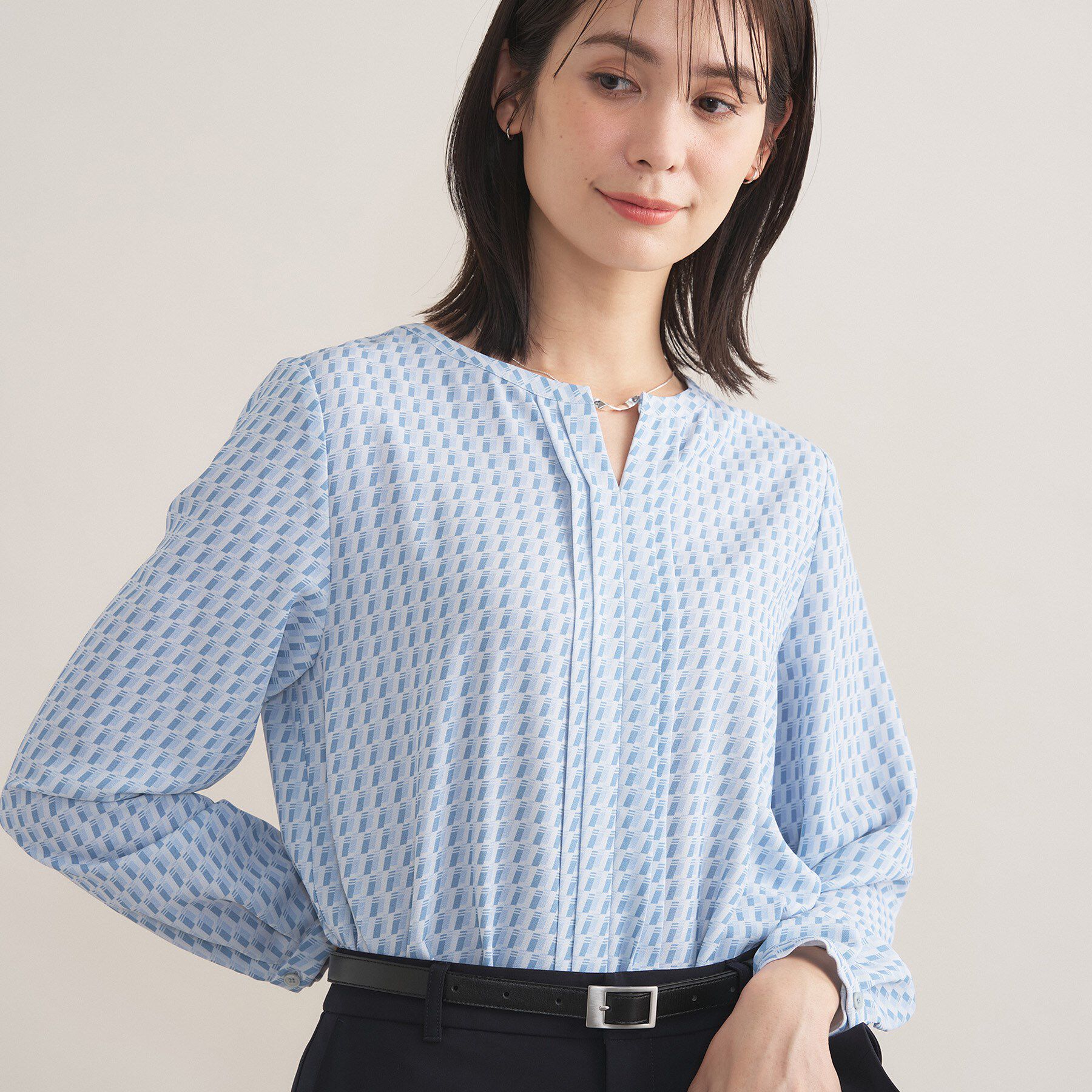 INDIVI「【洗える／透けにくい】ジオメ柄プリントブラウス」|シャツ・ブラウス|サックスブルー(19