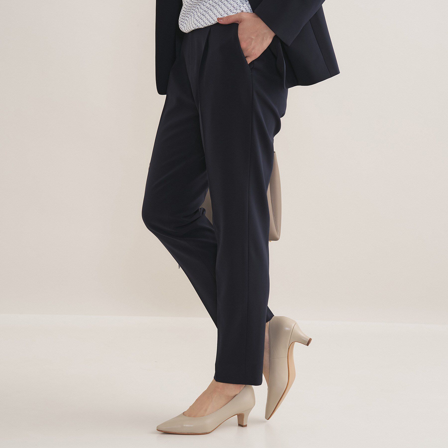 INDIVI「【通勤スーツ／洗える】ストレッチタックテーパードパンツ」|スーツ|