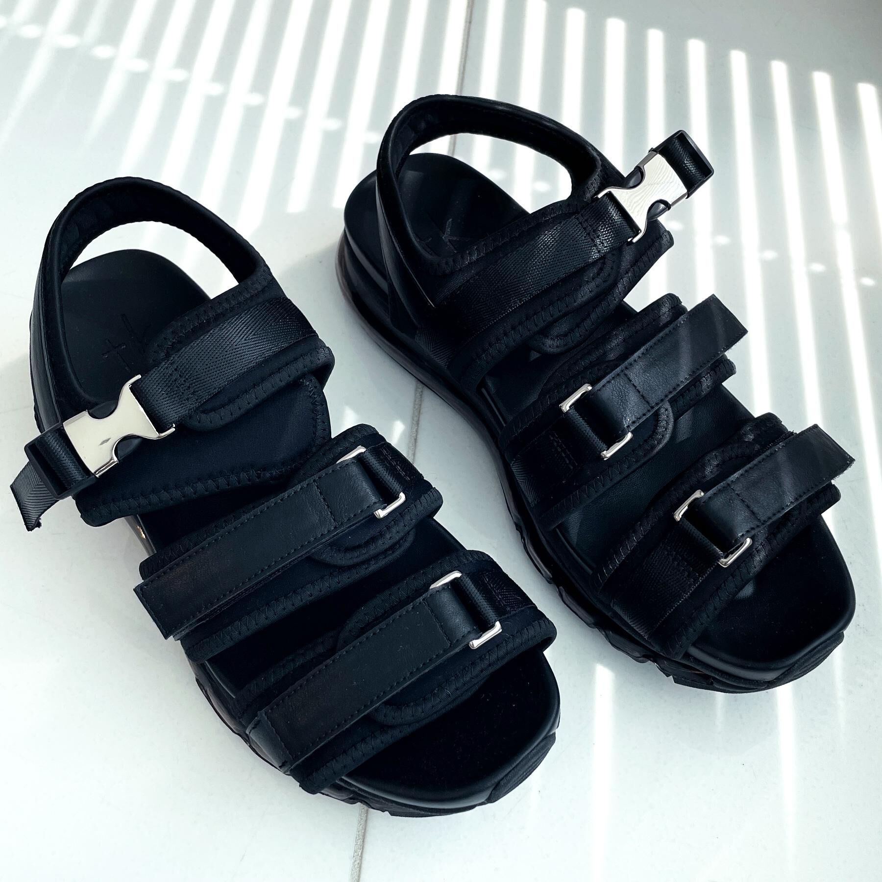 tk.TAKEO KIKUCHI「【4cmUP】クリアソールアソートサンダル」|サンダル|ブラック(019)