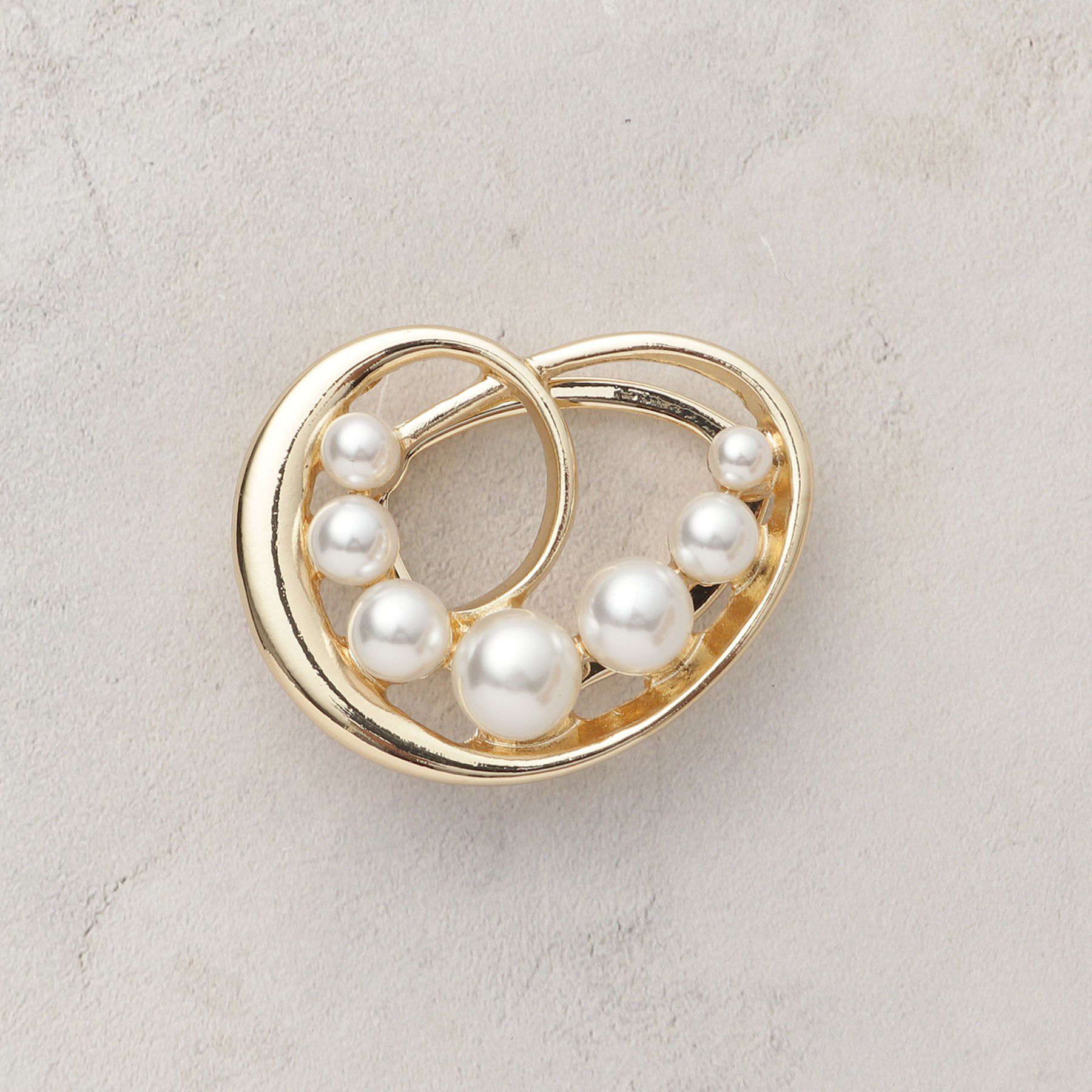 OPAQUE.CLIP「【マグネット】フェイクパール&times;メタルブローチ」|ブローチ・コサージュ|