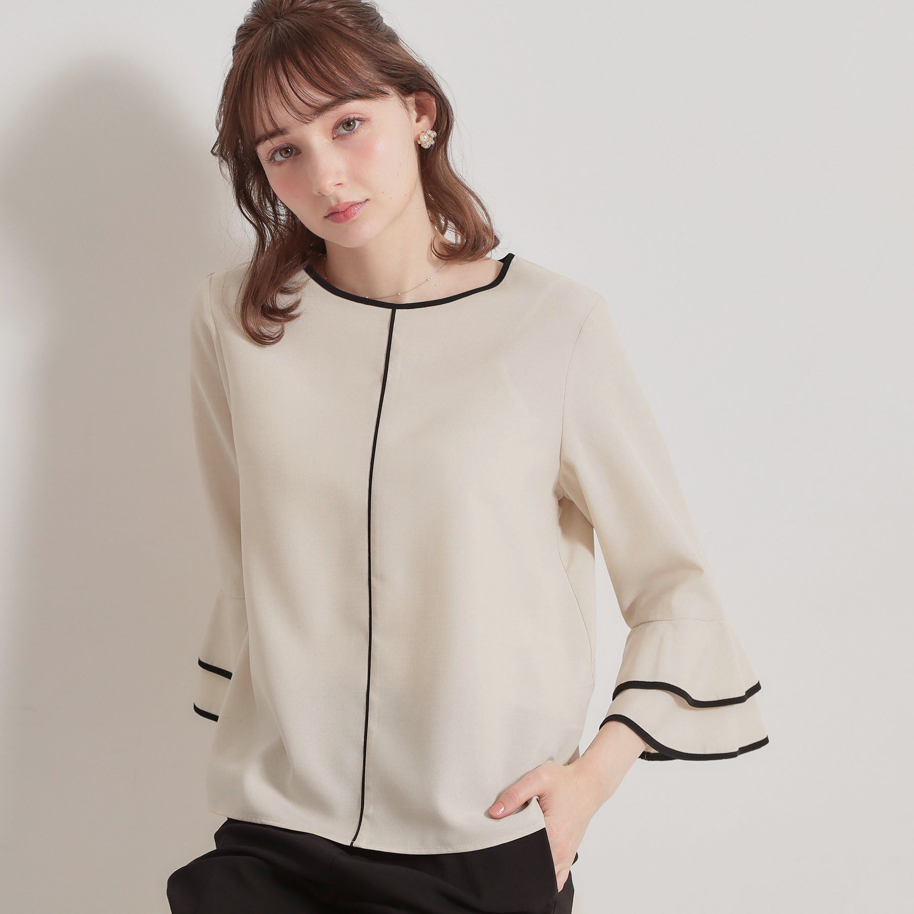 Couture broach「【イージーケア・接触冷感・吸水速乾】配色ラッフルブラウス」|シャツ・ブラウス|ライトベージュ(55