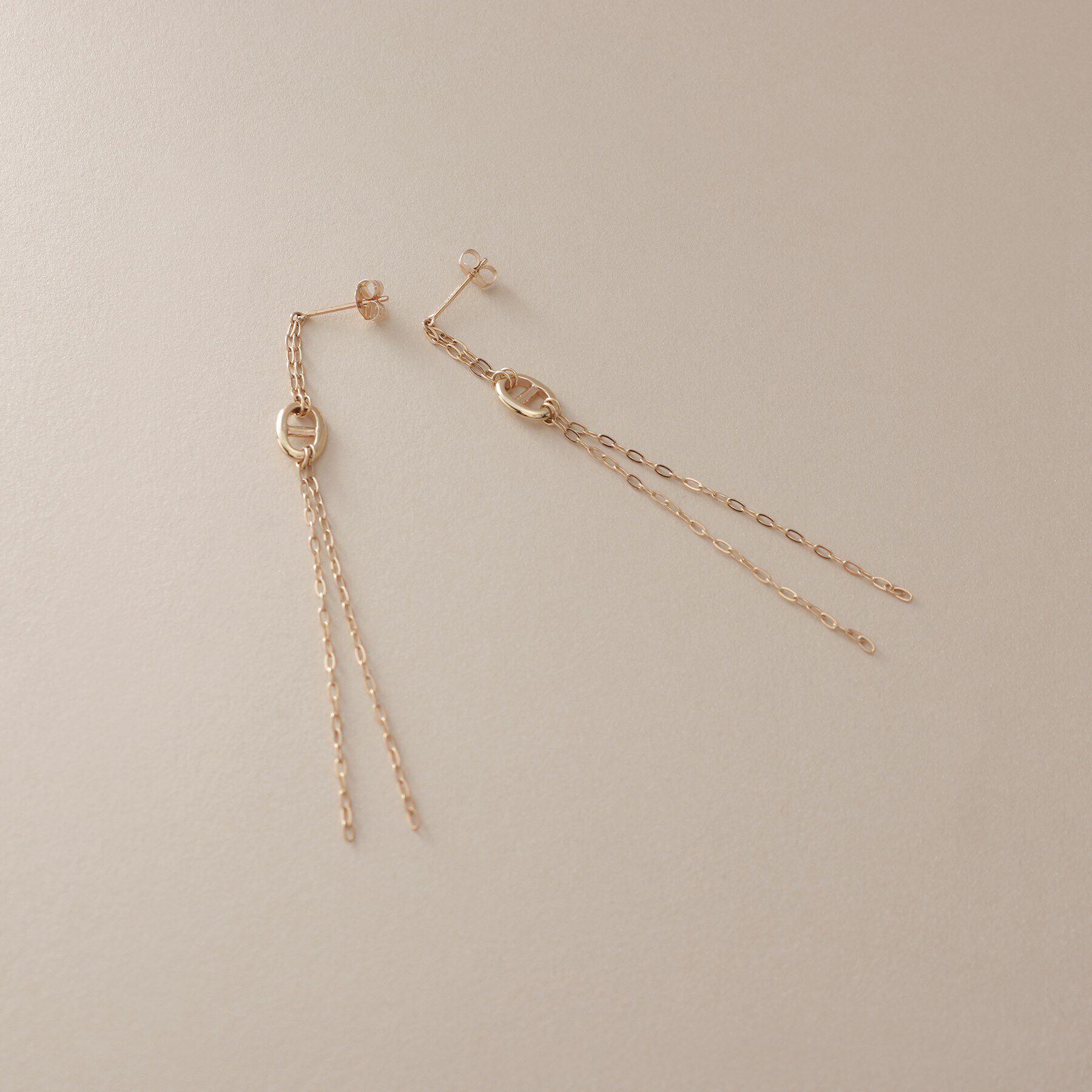 COCOSHNIK「K10マリンモチーフチェーンフリンジ スタッドピアス」|ピアス|