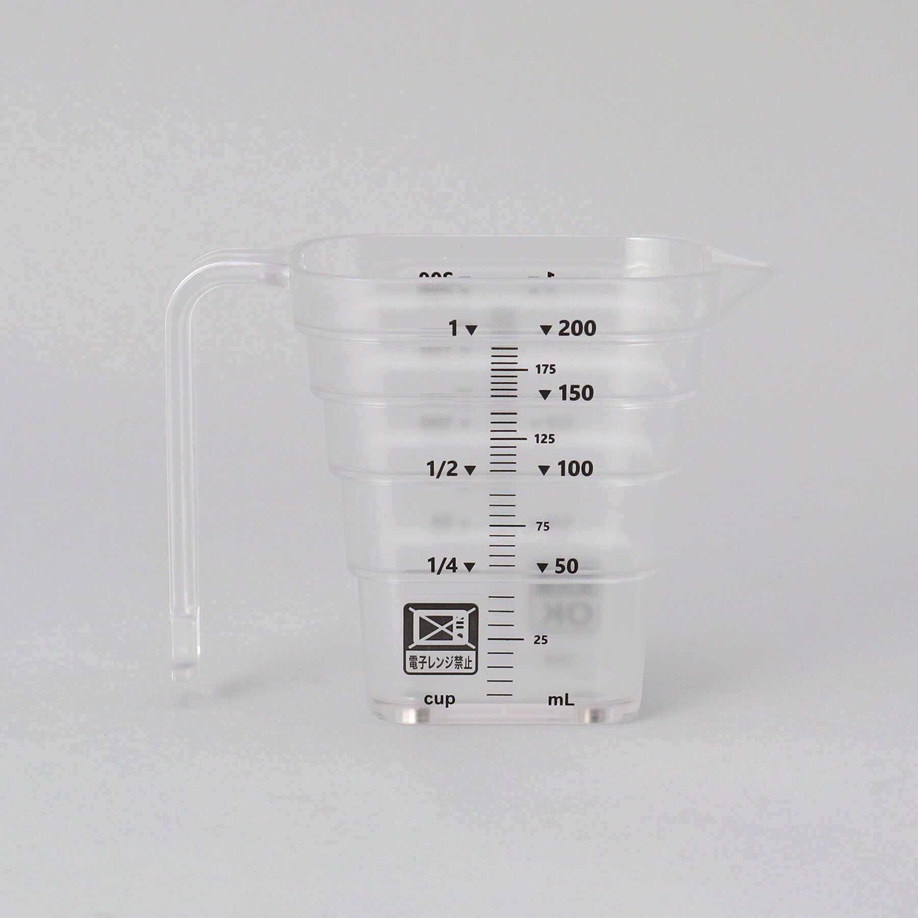 212 KITCHEN STORE「マグネット段々計量カップ 200ml WH 山崎実業 ＜tower タワー＞」|食器・キッチングッズ|