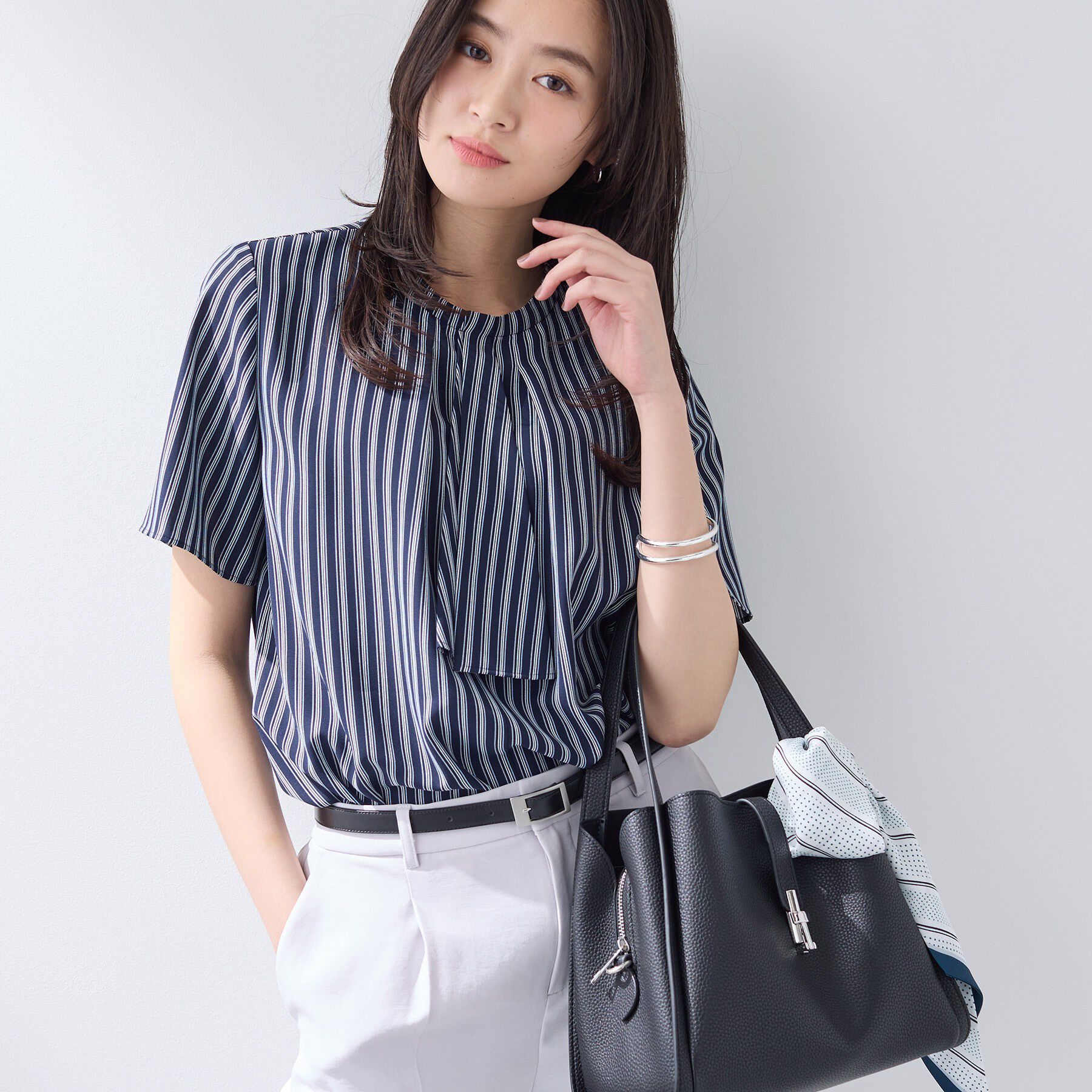 INDIVI「【洗える／UVケア】ストライプ柄＆無地 ボウタイ風 半袖ブラウス」|シャツ・ブラウス|
