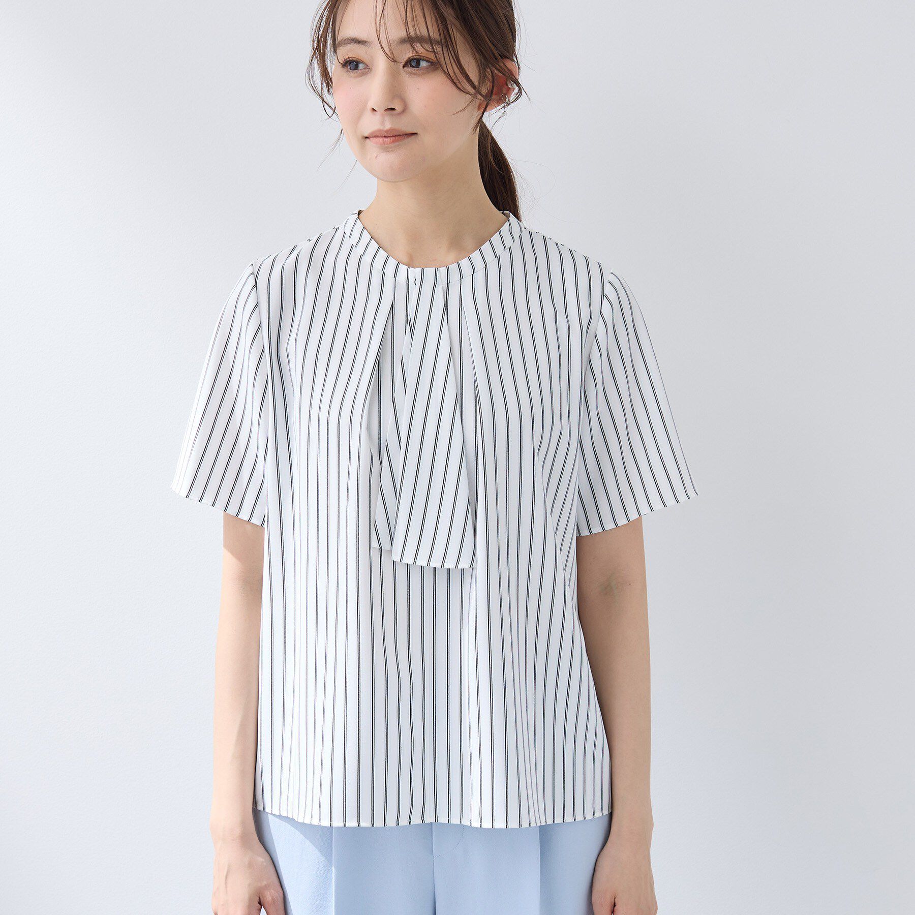 INDIVI「【洗える／UVケア】ストライプ柄＆無地 ボウタイ風 半袖ブラウス」|シャツ・ブラウス|