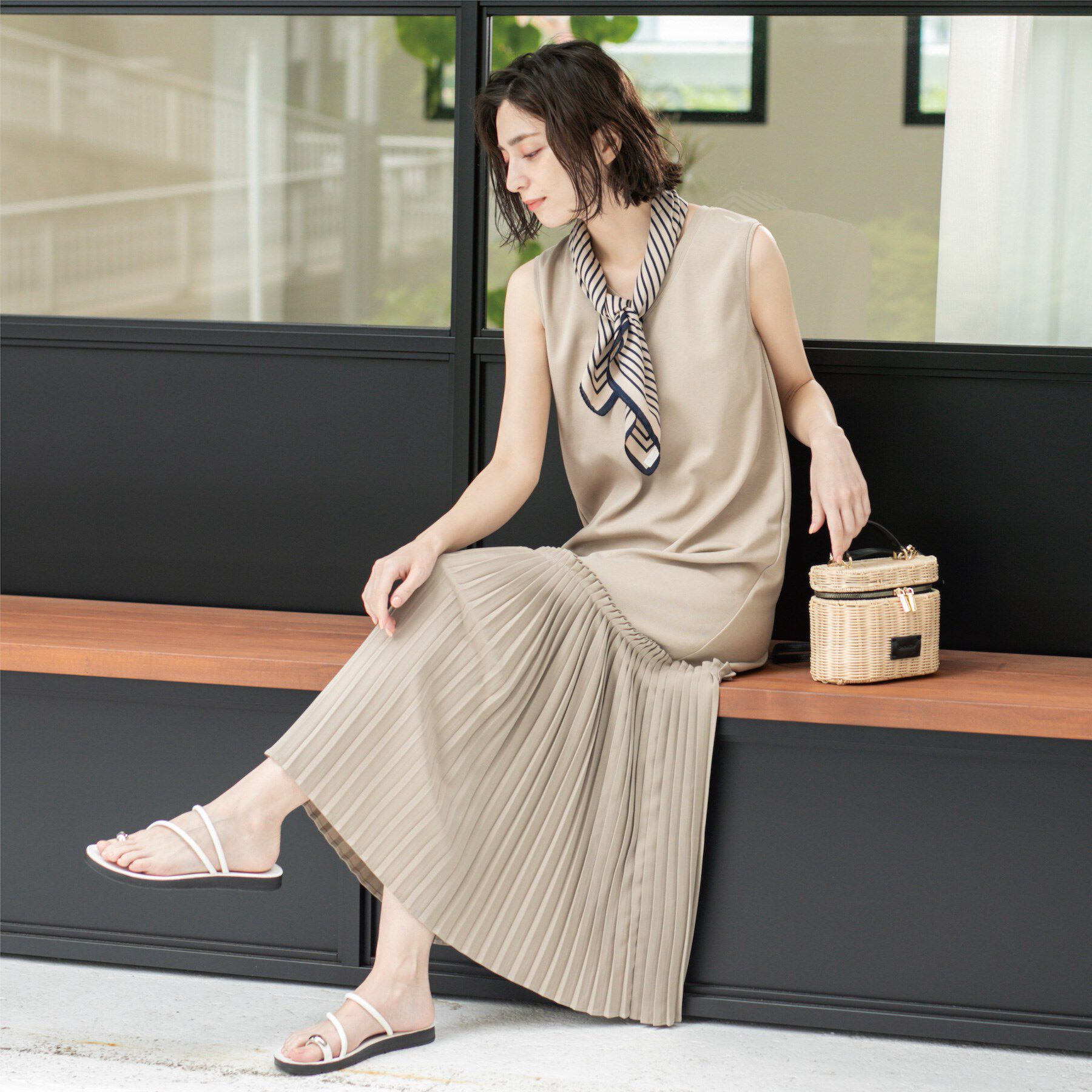 OPAQUE.CLIP「プリーツ切替ノースリーブワンピース【洗濯機洗い可】」|ワンピース|グレージュ(050)