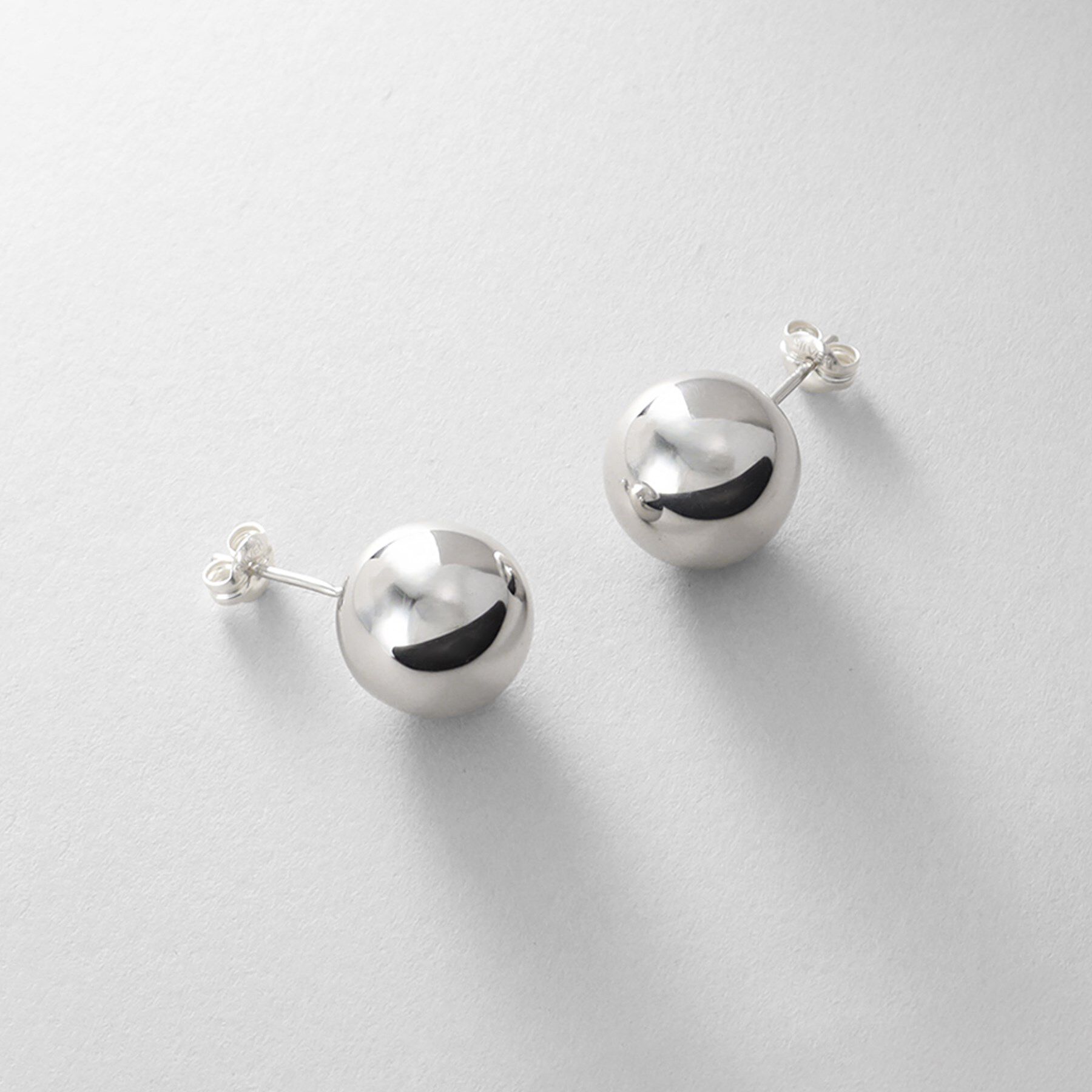 COCOSHNIK ONKITSCH「シルバー ホロウピアス ボールスタッドM」|ピアス|シルバー(600)