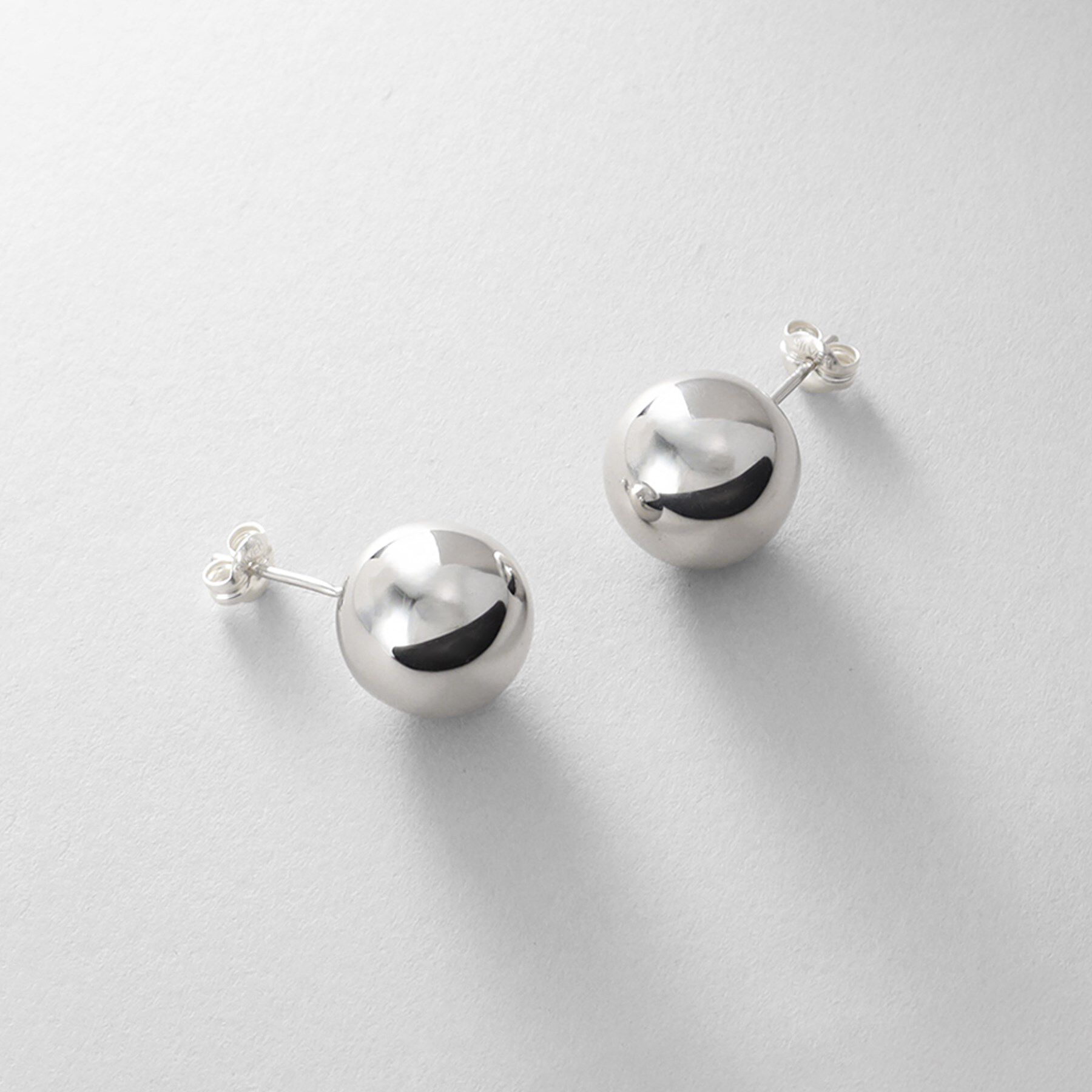 COCOSHNIK ONKITSCH「シルバー ホロウピアス ボールスタッドM」|ピアス|