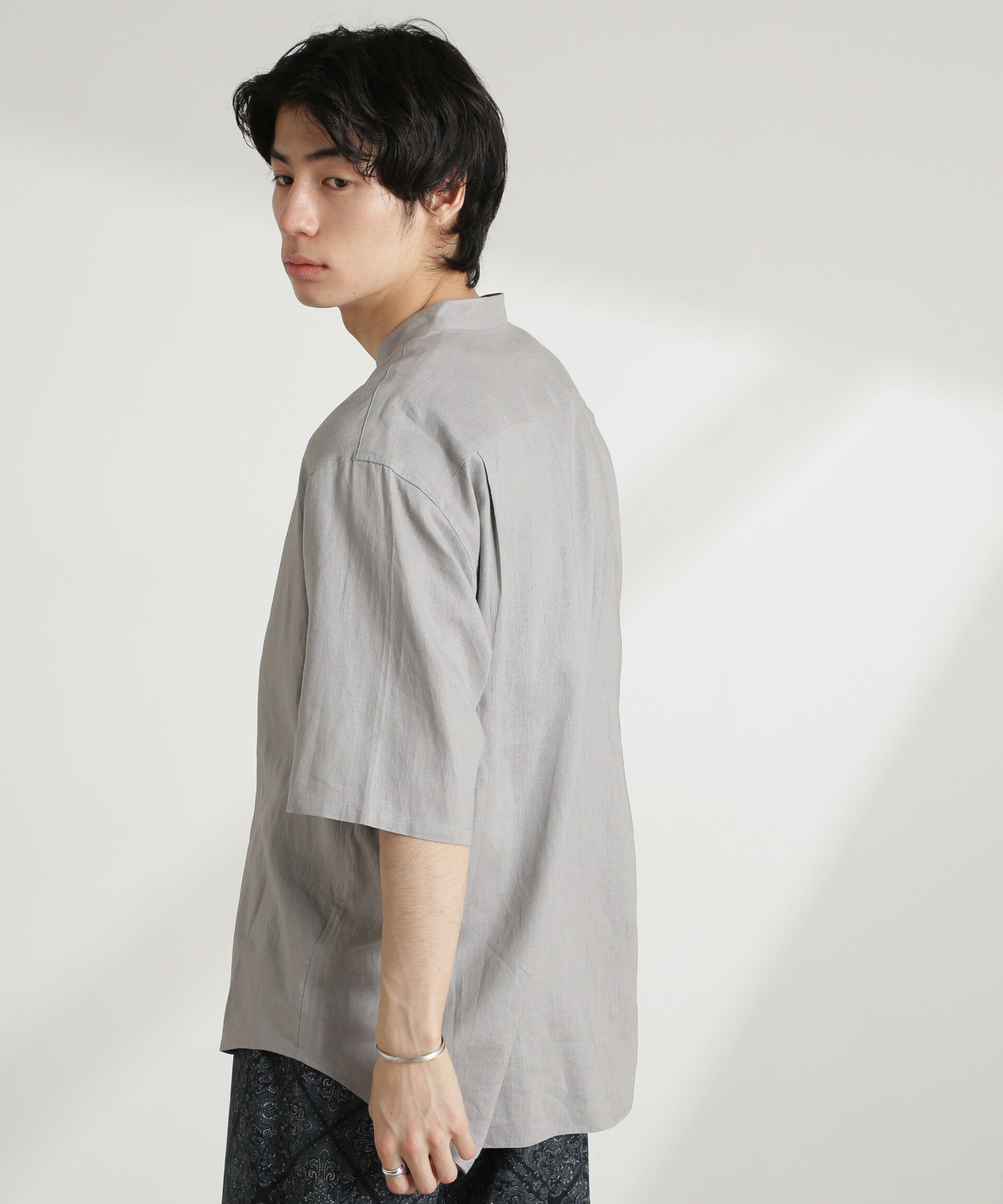 nano･universe「アンチスメルリネン バンドカラーシャツ 半袖」|シャツ・ブラウス|