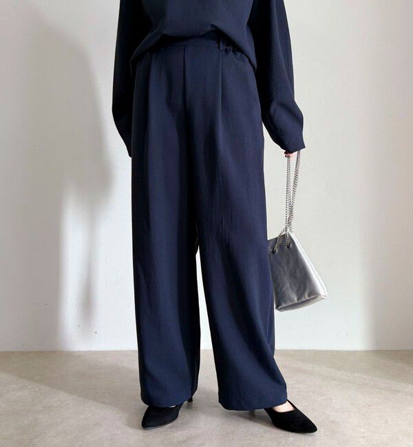 fredy emue「【セットアップ対応】パウダリーツイルイージーセミワイドパンツ」|チノ|ネイビー