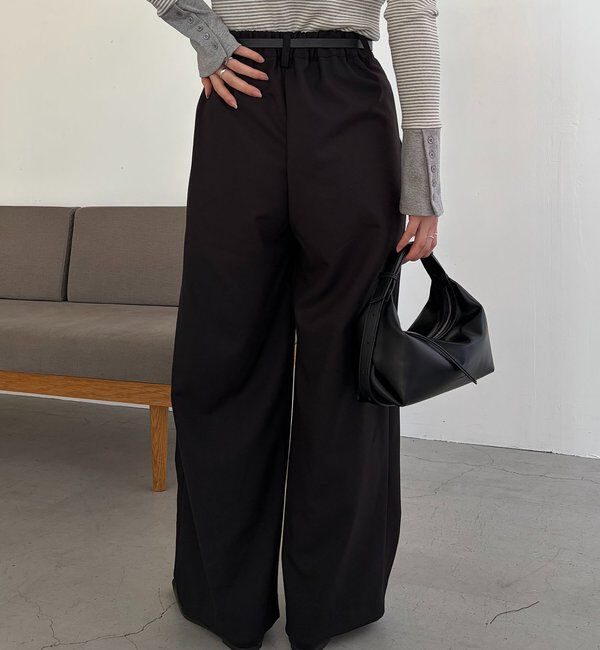  「〈C.L〉レザーベルト付変形タックパンツ」|チノ|