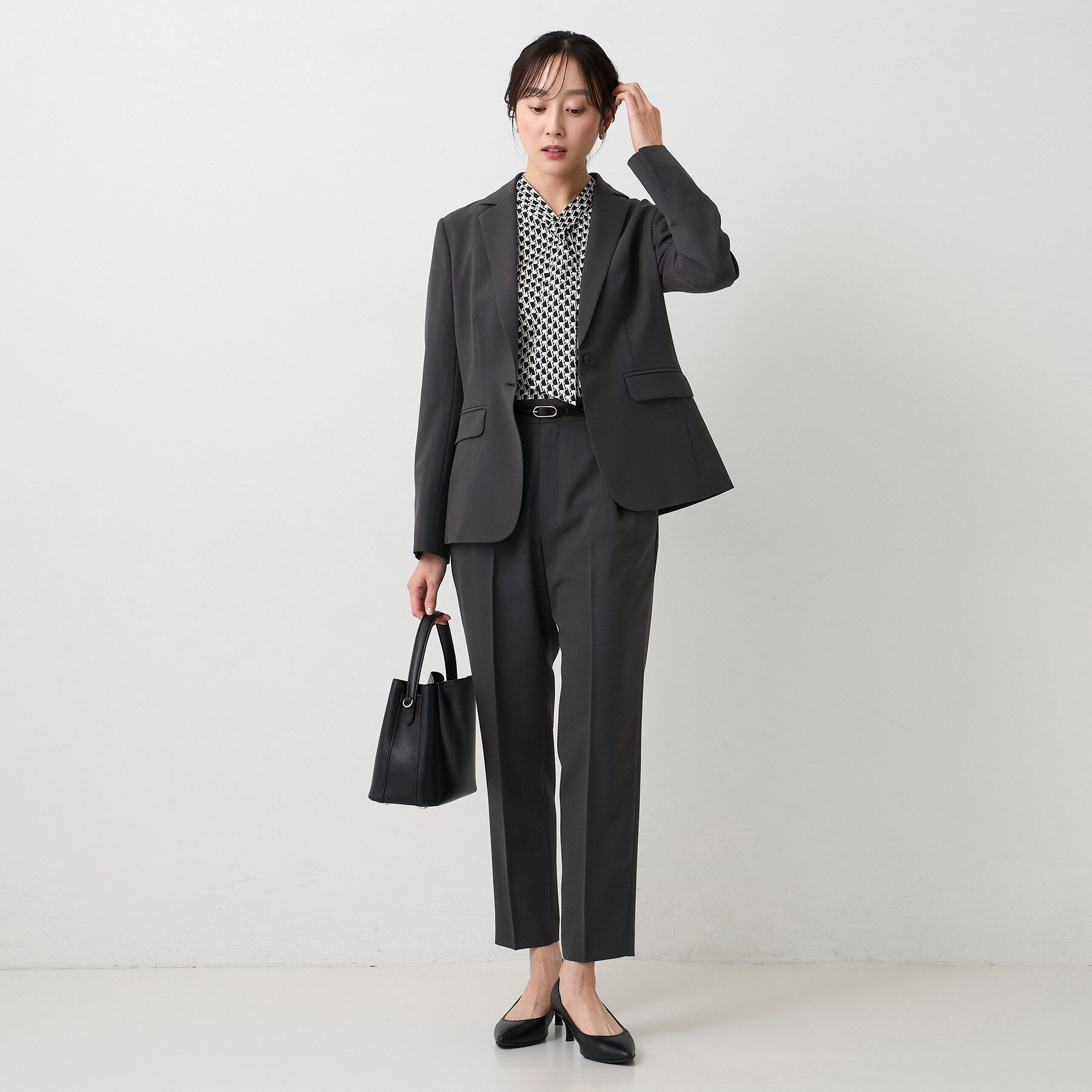 UNTITLED「エアリータックテーパードパンツ」|その他|