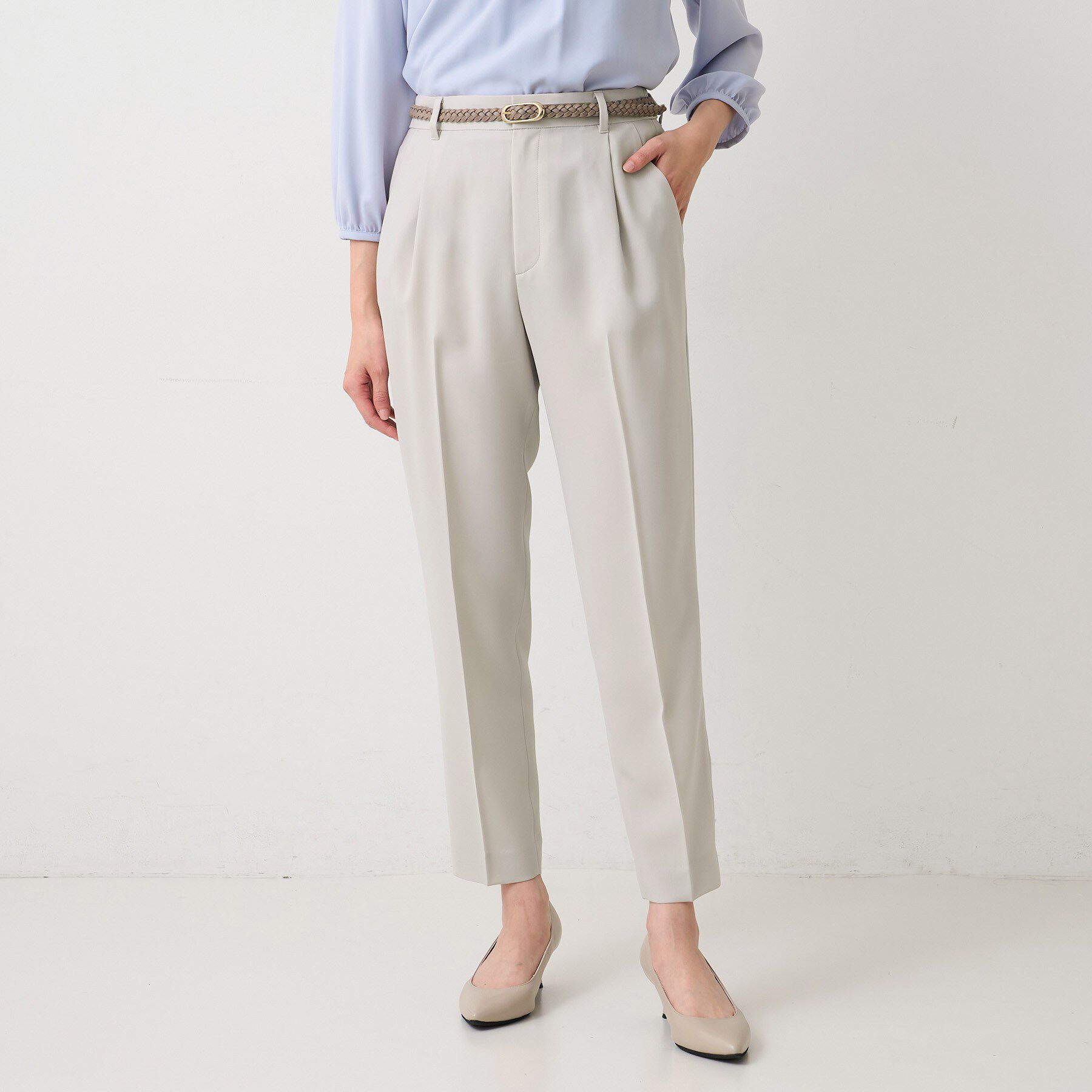 UNTITLED「エアリータックテーパードパンツ」|その他|グレージュ(050)