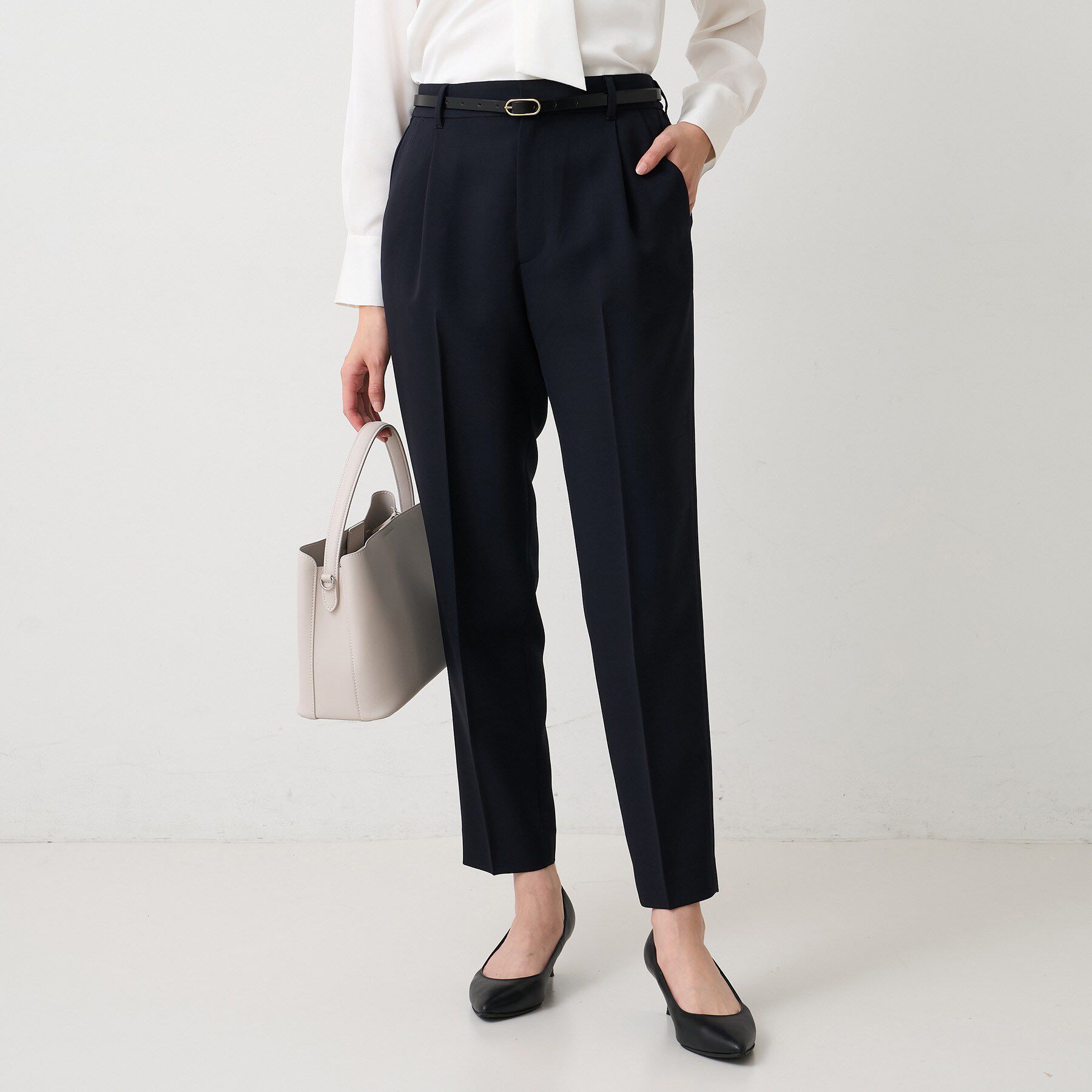 UNTITLED「エアリータックテーパードパンツ」|その他|ネイビー(094)