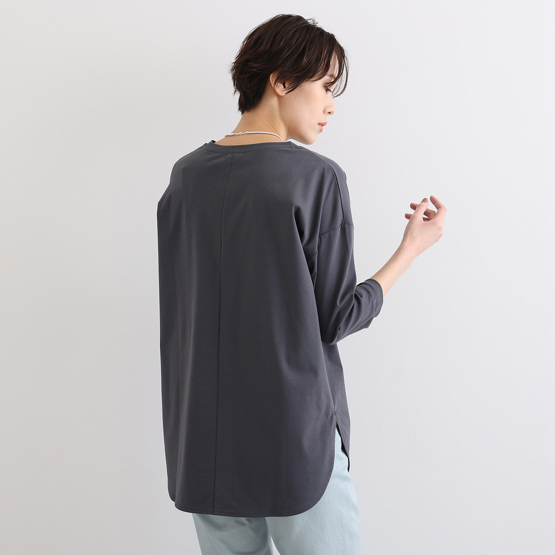 INDIVI「【洗える／コットン100％】ラウンドヘムシンプルカットソー」|Tシャツ・カットソー|