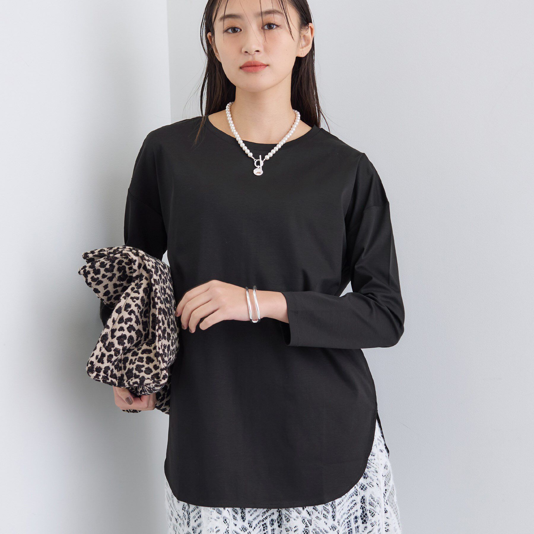 INDIVI「【洗える／コットン100％】ラウンドヘムシンプルカットソー」|Tシャツ・カットソー|