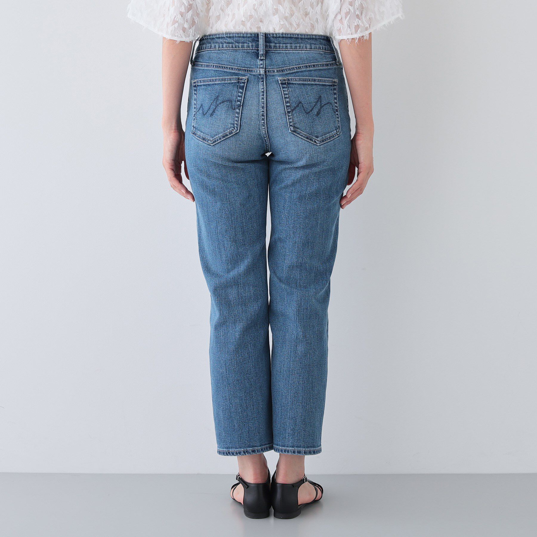 INDIVI「【春の新色登場！褒められデニム】スリムストレート デニムパンツ」|デニム|