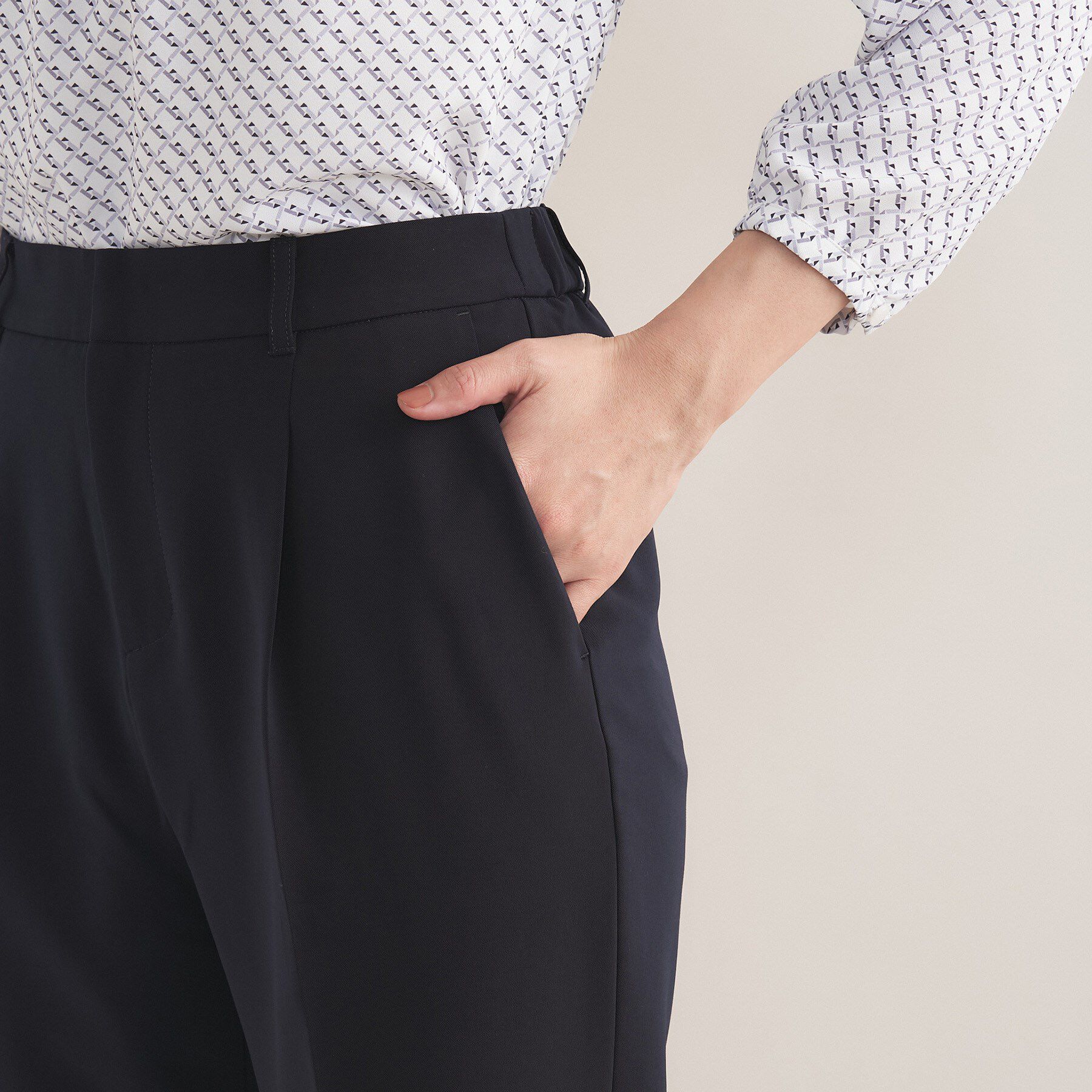 INDIVI「【通勤スーツ／洗える】ストレッチタックテーパードパンツ」|スーツ|