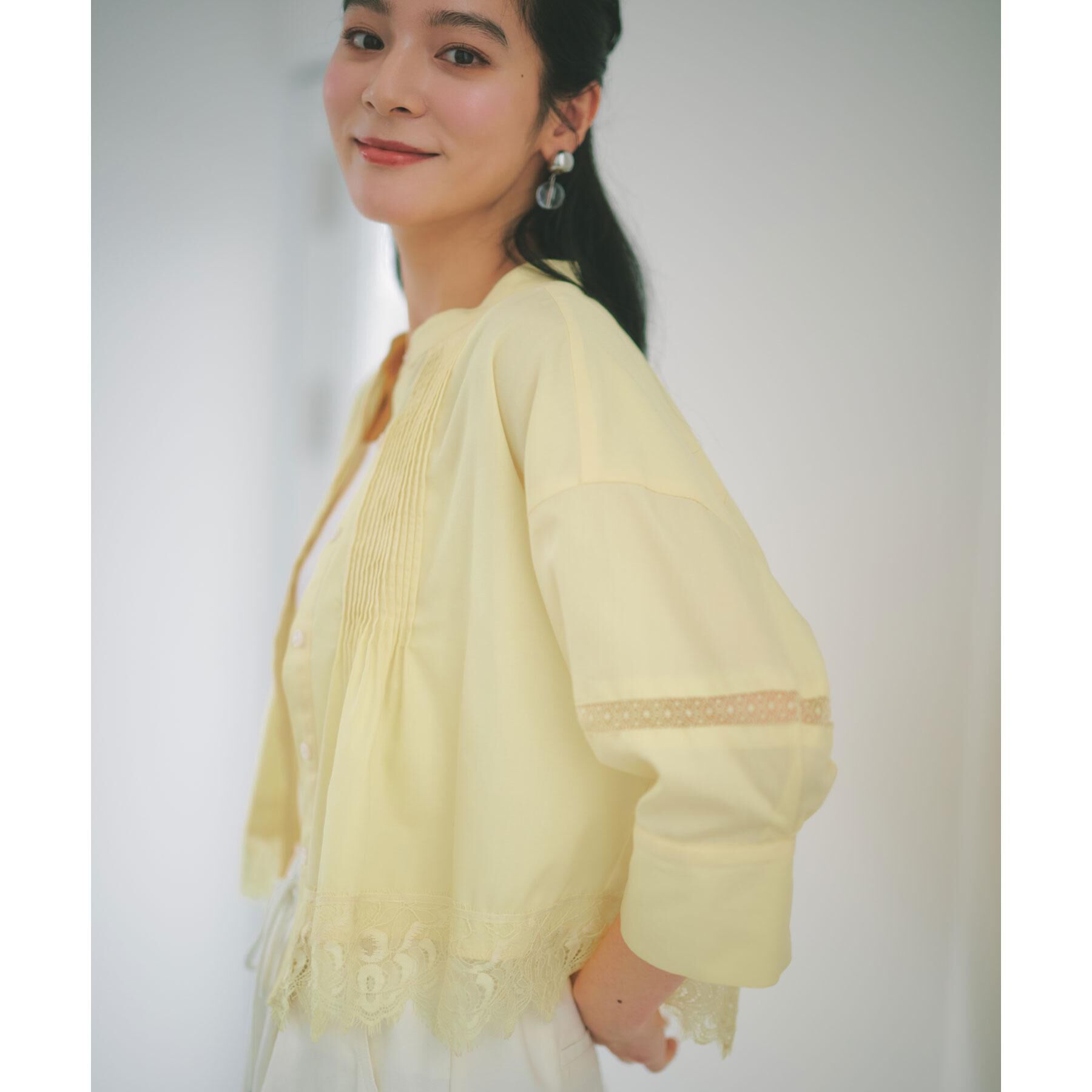 OPAQUE.CLIP「裾レース使いピンタックショートシャツ【洗濯機OK】」|シャツ・ブラウス|