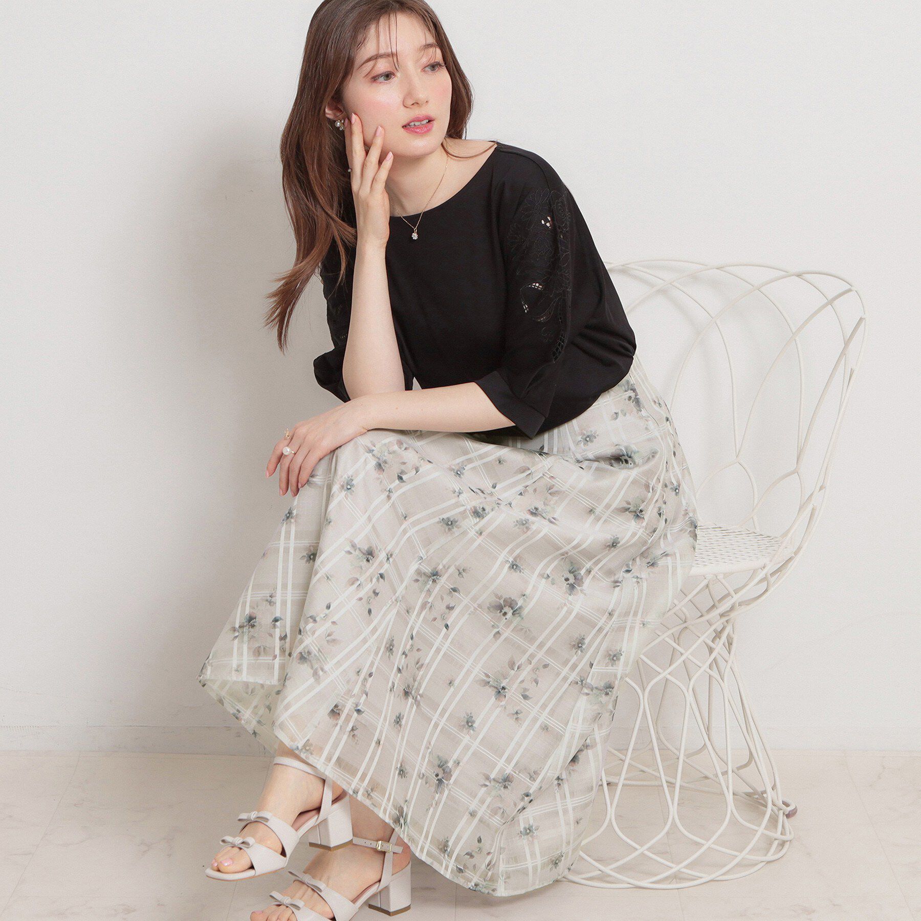 Couture broach「【洗える・着映え】シアーチェック フラワープリント スカート」|スカート|ライトグレー(111