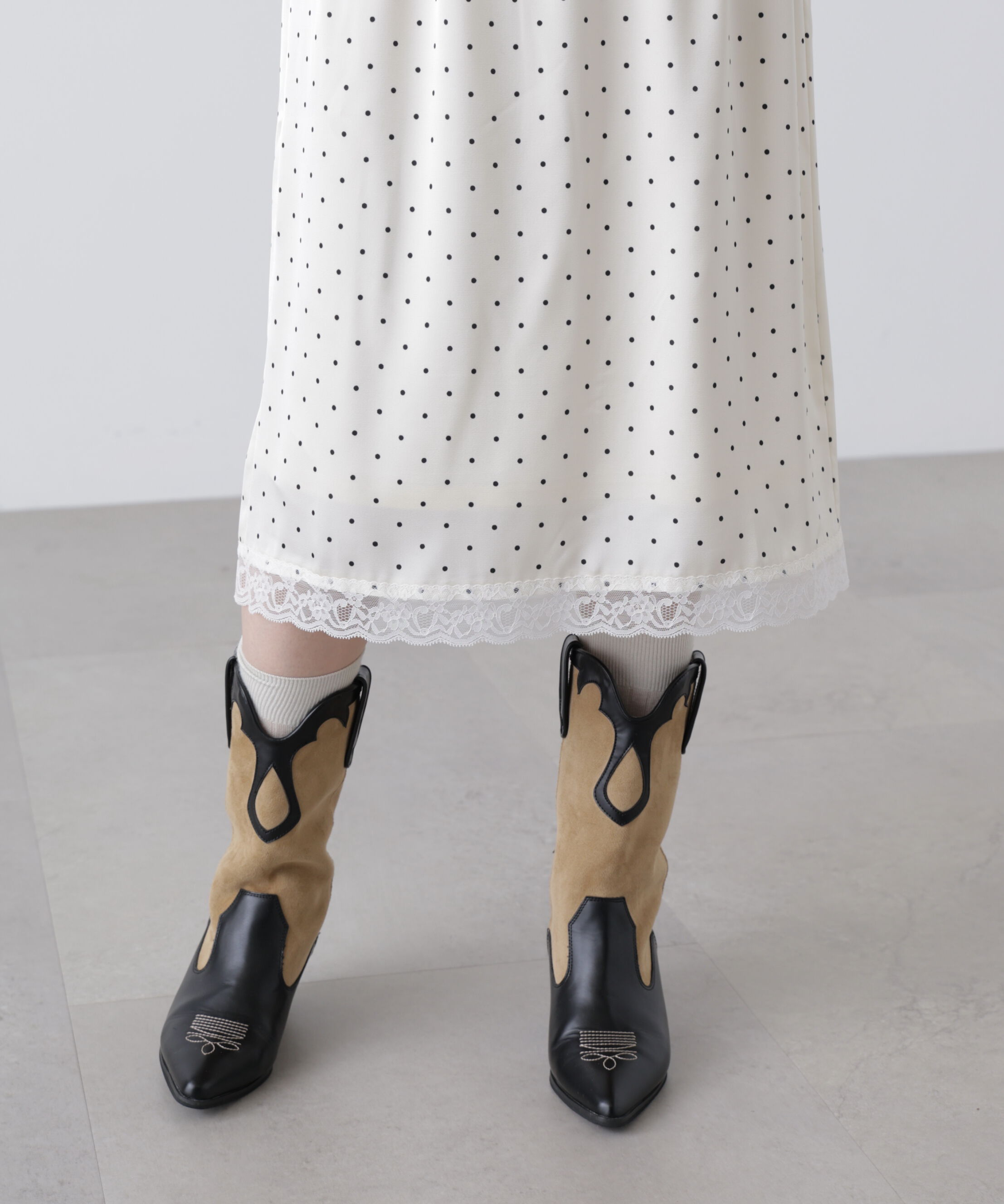  「レーストリムサテンミディスカート」|スカート|