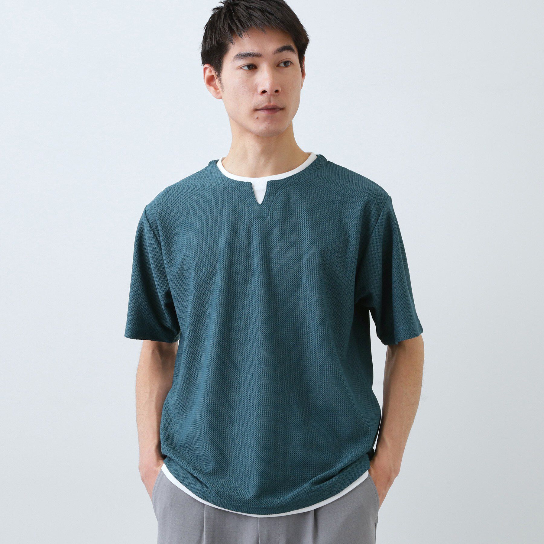 THE SHOP TK「【一枚でコーディネートが完成！】レイヤード風 キーネック 半袖Tシャツ 洗濯機OK」|Tシャツ・カットソー|ブルーグリーン(09