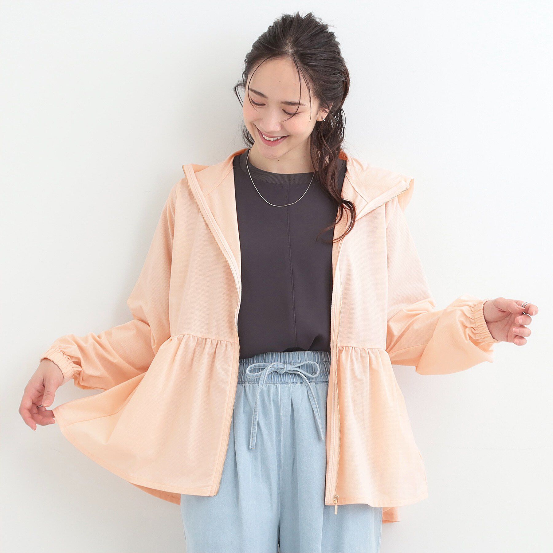 SHOO･LA･RUE「【UV/ひんやり/S-LL/体型カバー】女性らしさ溢れるペプラムデザイン メタルジップパーカー」|ブルゾン・スタジャン|