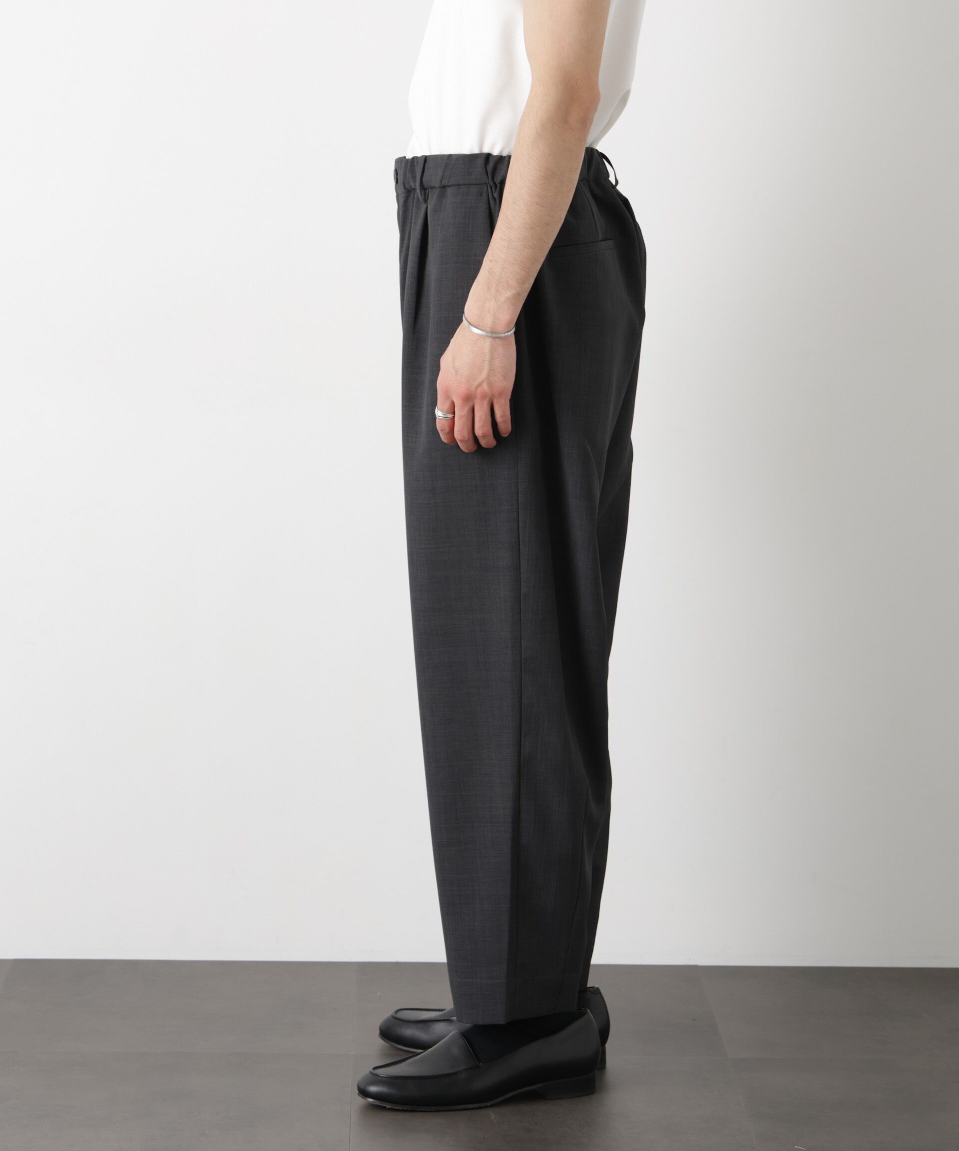 nano･universe「ライトウェイトドライ スラックス」|チノ|