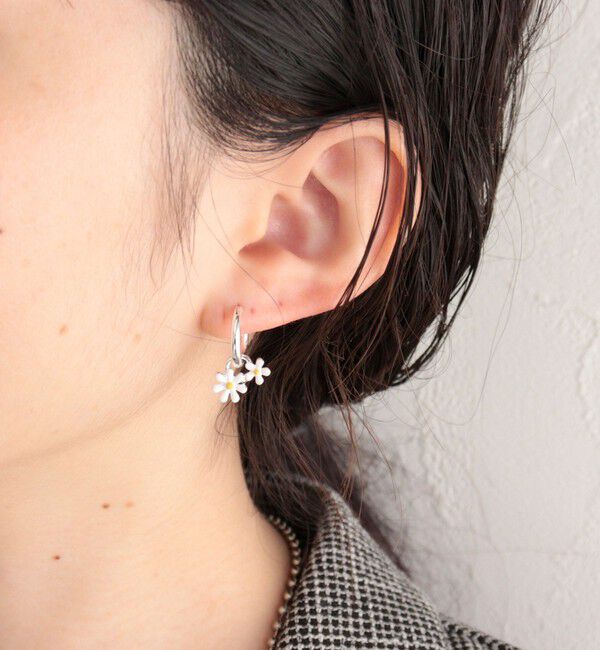 fredy emue「カラーマーガレットシンメピアス」|ピアス|