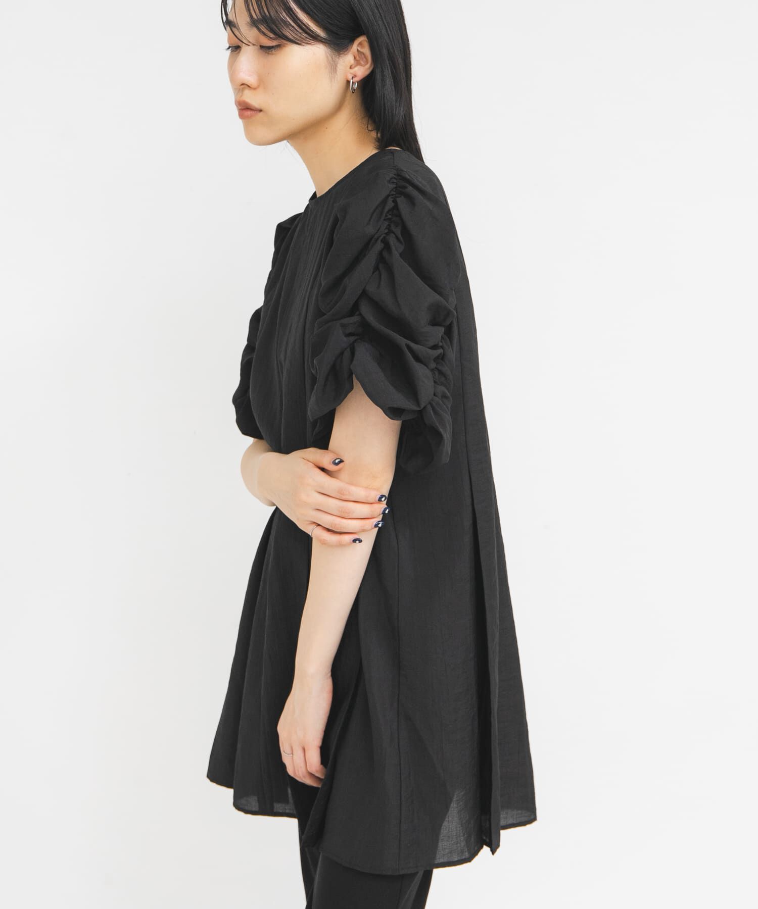  「シャーリングスリーブミニワンピース」|ワンピース|