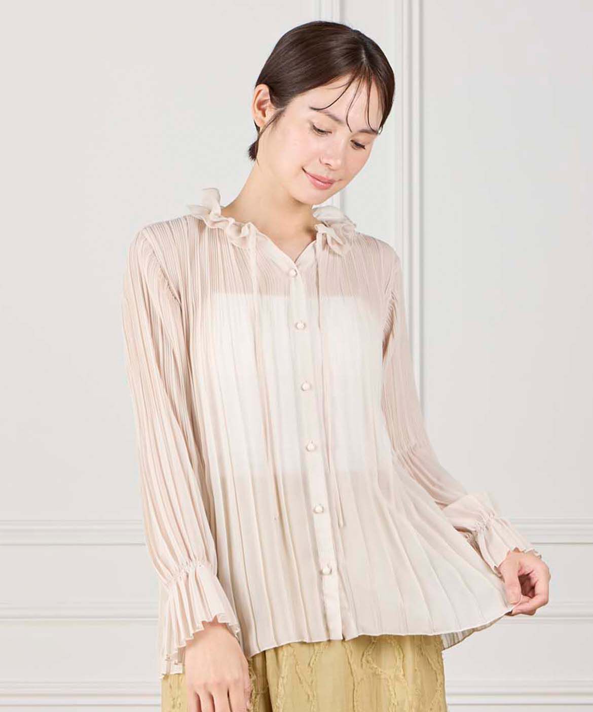 ef-de Black「フリルネックプリーツブラウス」|シャツ・ブラウス|ベージュ2