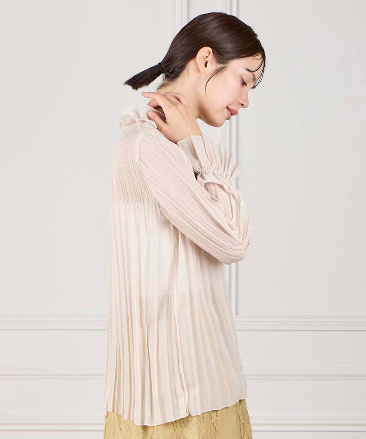 ef-de Black「フリルネックプリーツブラウス」|シャツ・ブラウス|