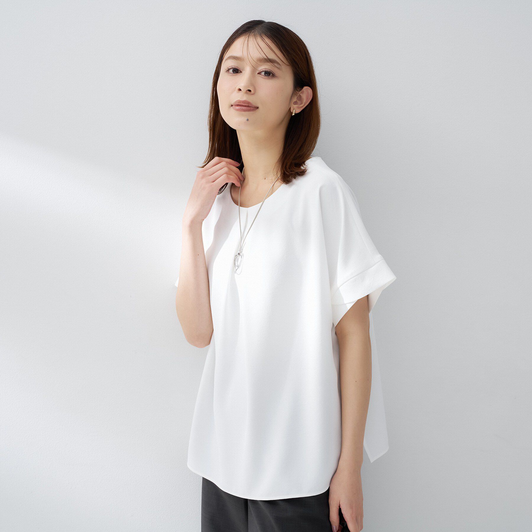 UNTITLED「【夏の名品セットアップが今年も登場！/はっ水/遮熱】リラクミスト 前後2WAYブラウス」|シャツ・ブラウス|