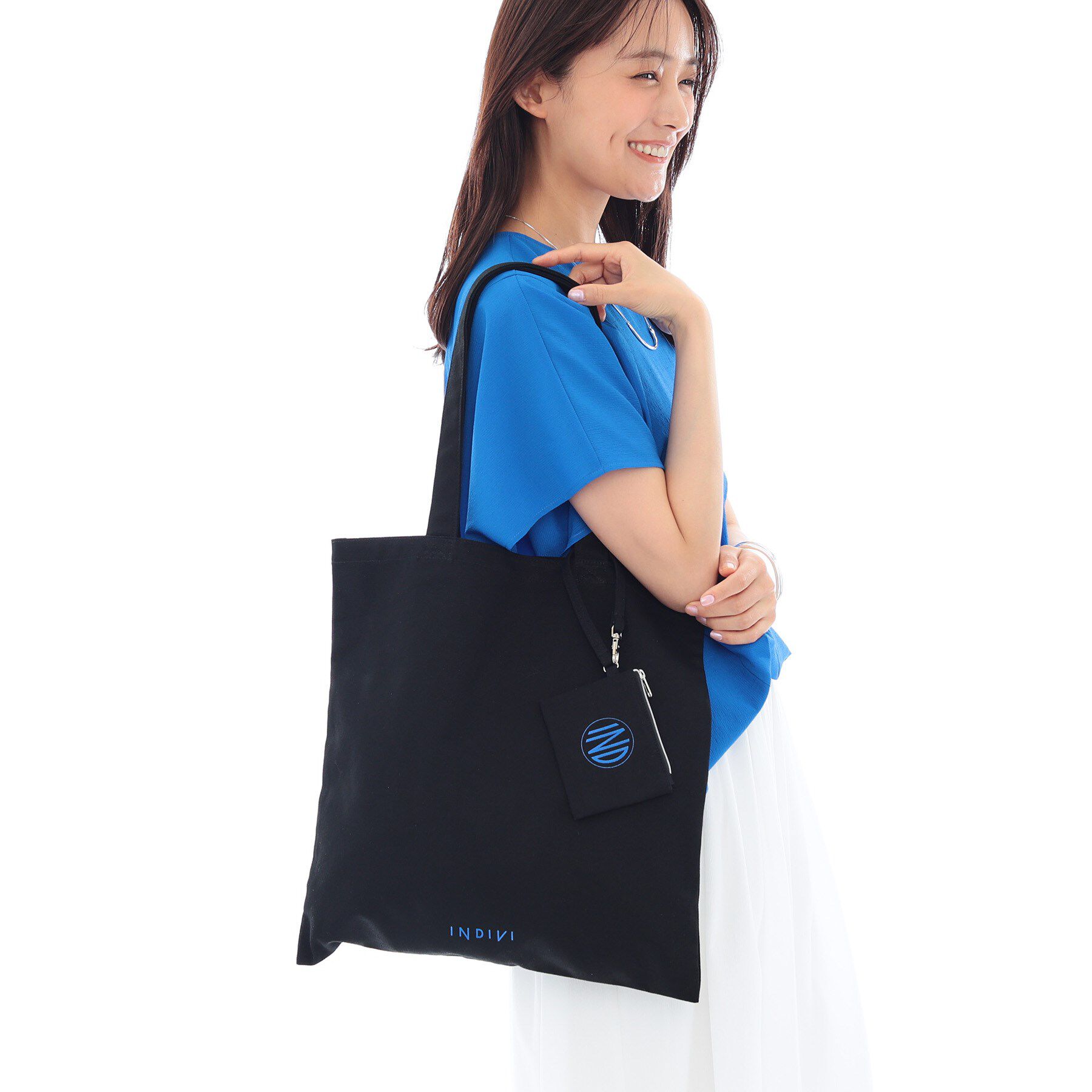 INDIVI「ミニポーチチャーム付きキャンバストート」|トートバッグ|ブラック(619)